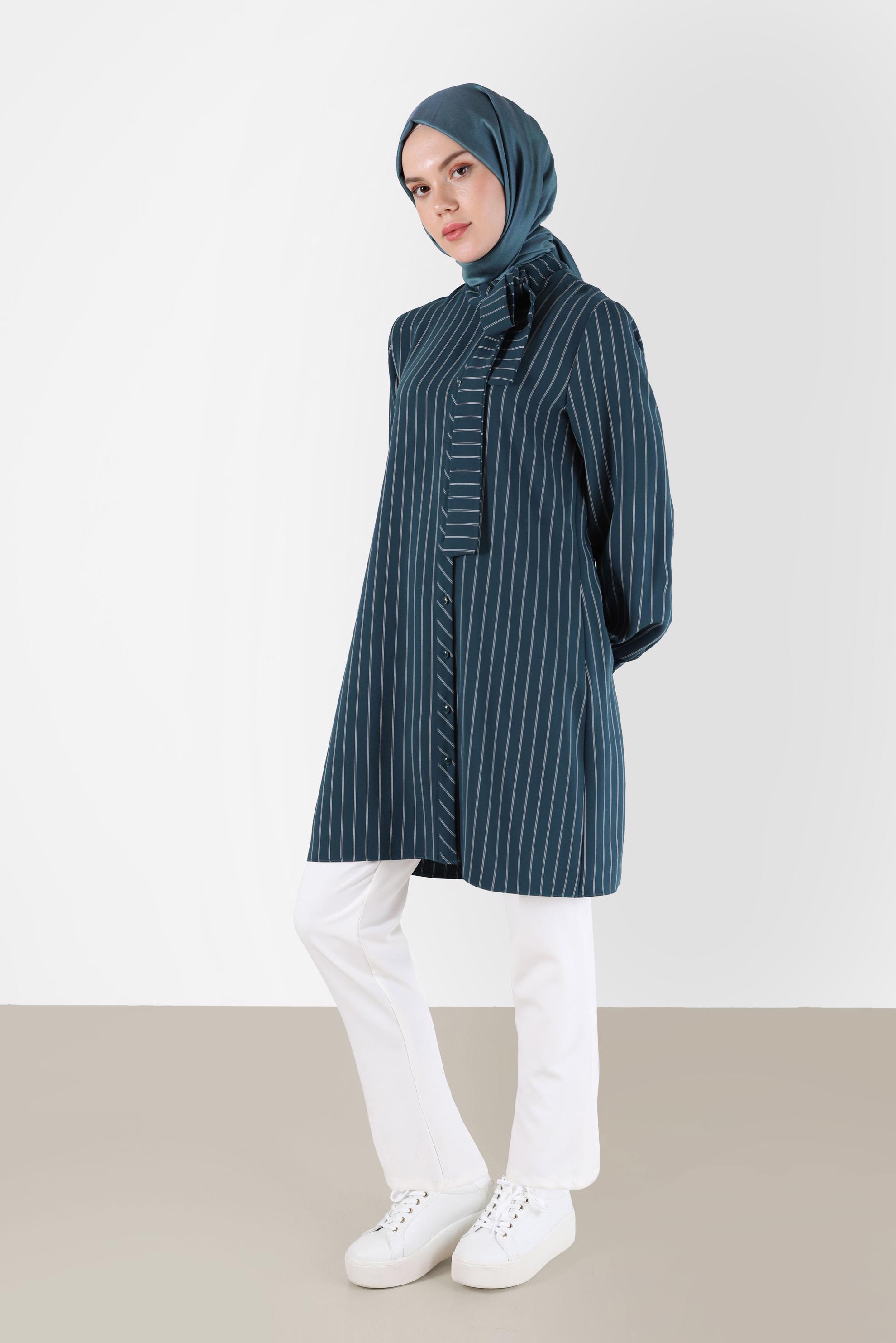 Tesettür giyim YEŞİL YAKASI FİYONK DETAYLI ÇİZGİLİ TUNİK 42400 