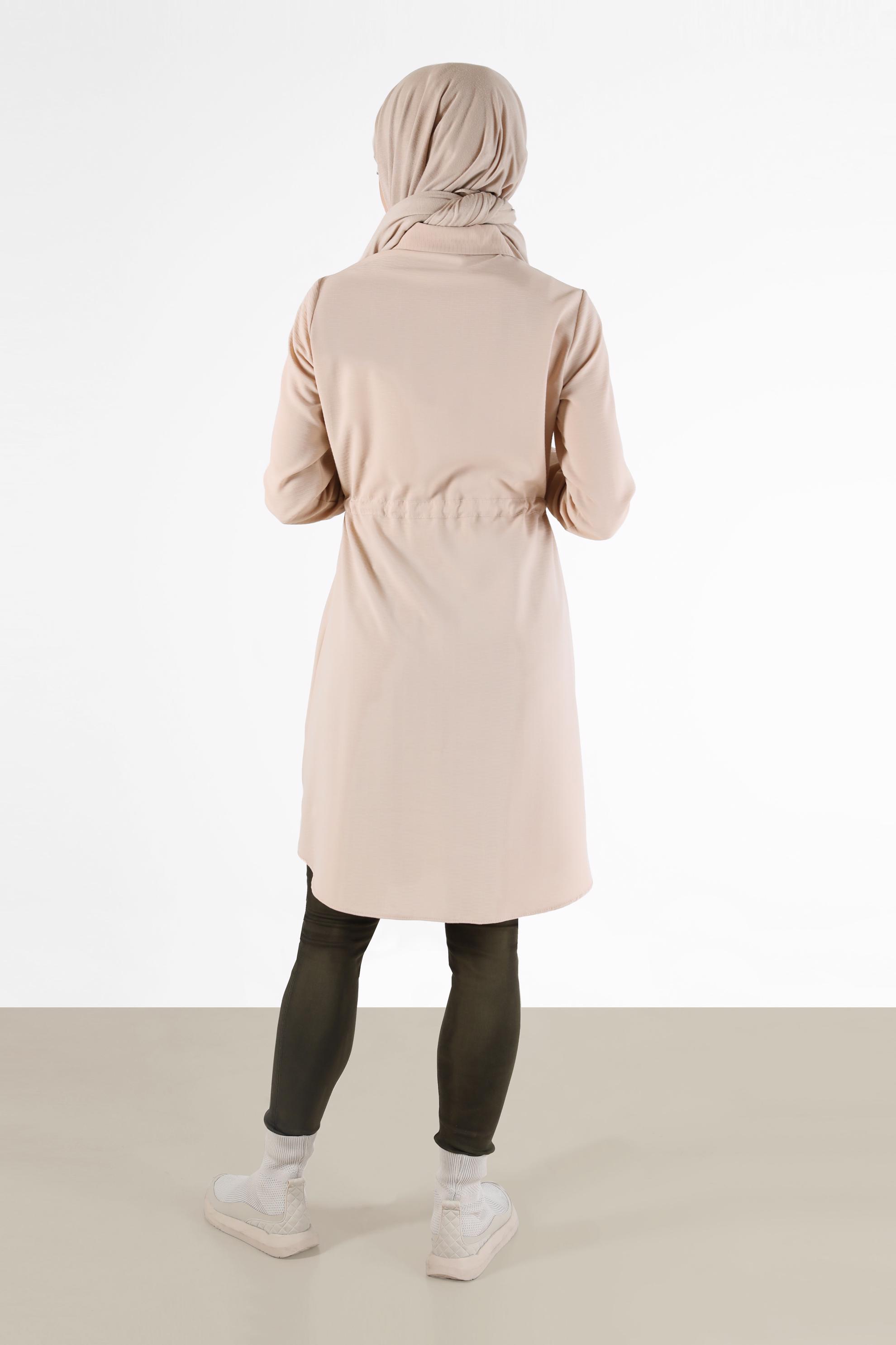 Tesettür giyim BEJ BELİ BÜZGÜLÜ GİZLİ DÜĞMELİ TUNİK 42404 