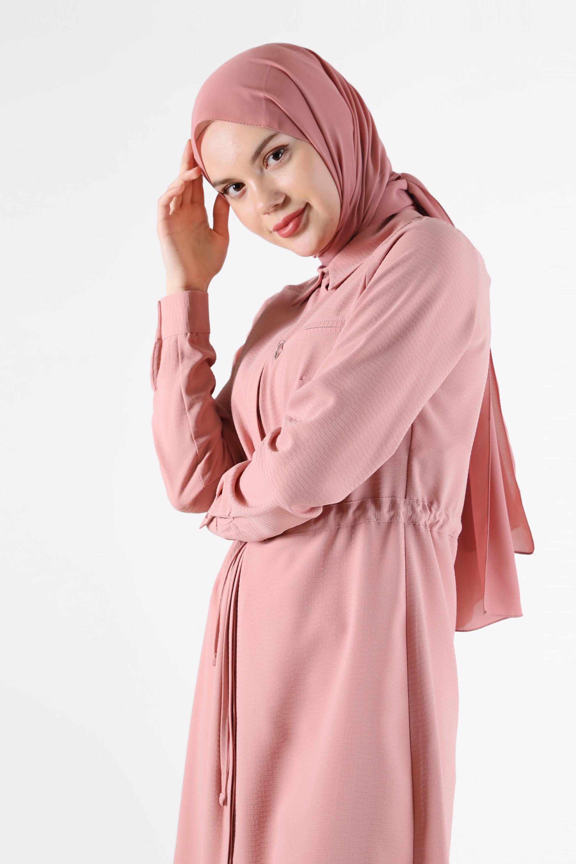 Tesettür giyim PUDRA BELİ BÜZGÜLÜ GİZLİ DÜĞMELİ TUNİK 42404 