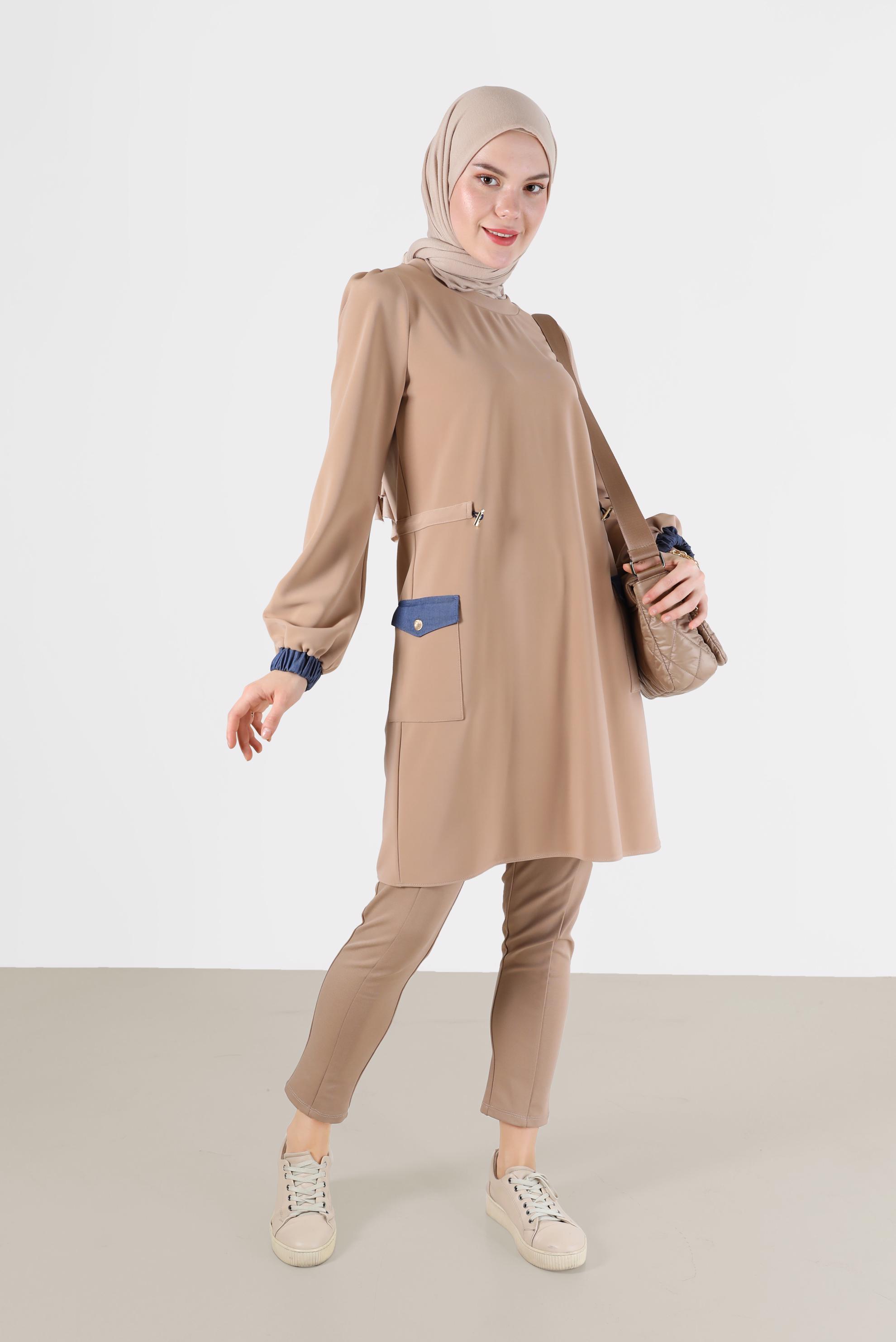 Tesettür giyim BEJ BELİ BÜZGÜ DETAYLI MANŞETLERİ LASTİKLİ TUNİK 42423 