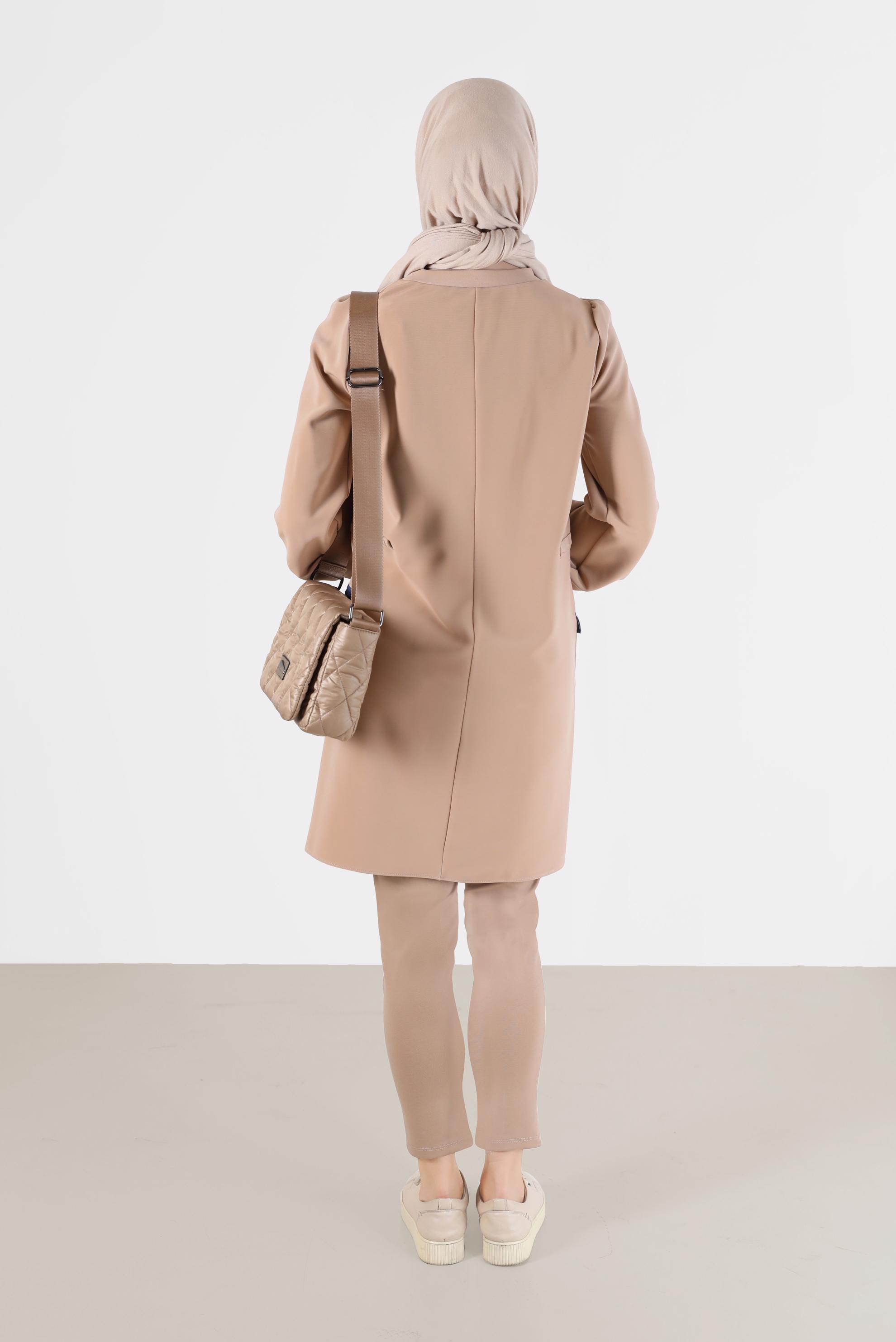 Tesettür giyim BEJ BELİ BÜZGÜ DETAYLI MANŞETLERİ LASTİKLİ TUNİK 42423 