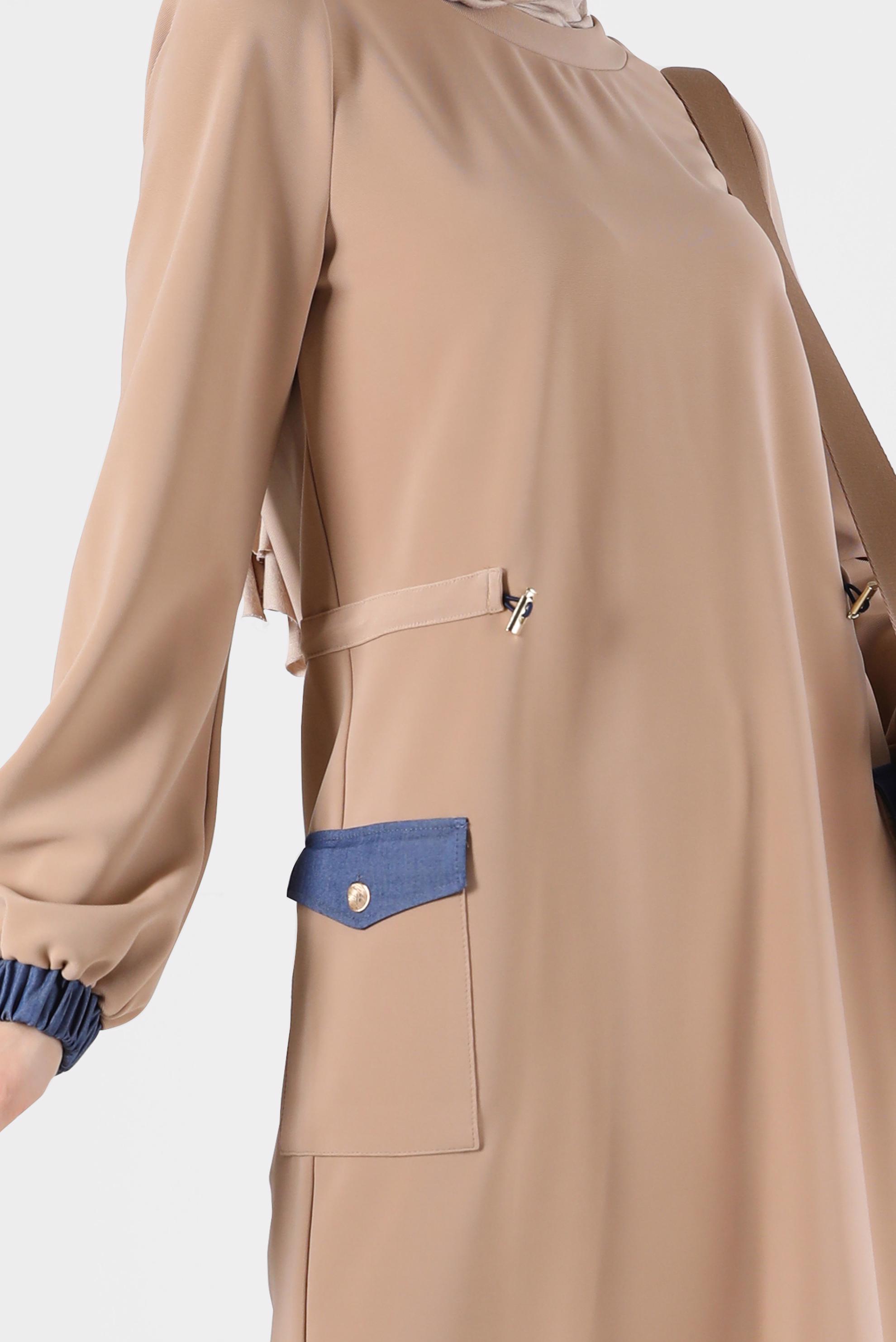 Tesettür giyim BEJ BELİ BÜZGÜ DETAYLI MANŞETLERİ LASTİKLİ TUNİK 42423 