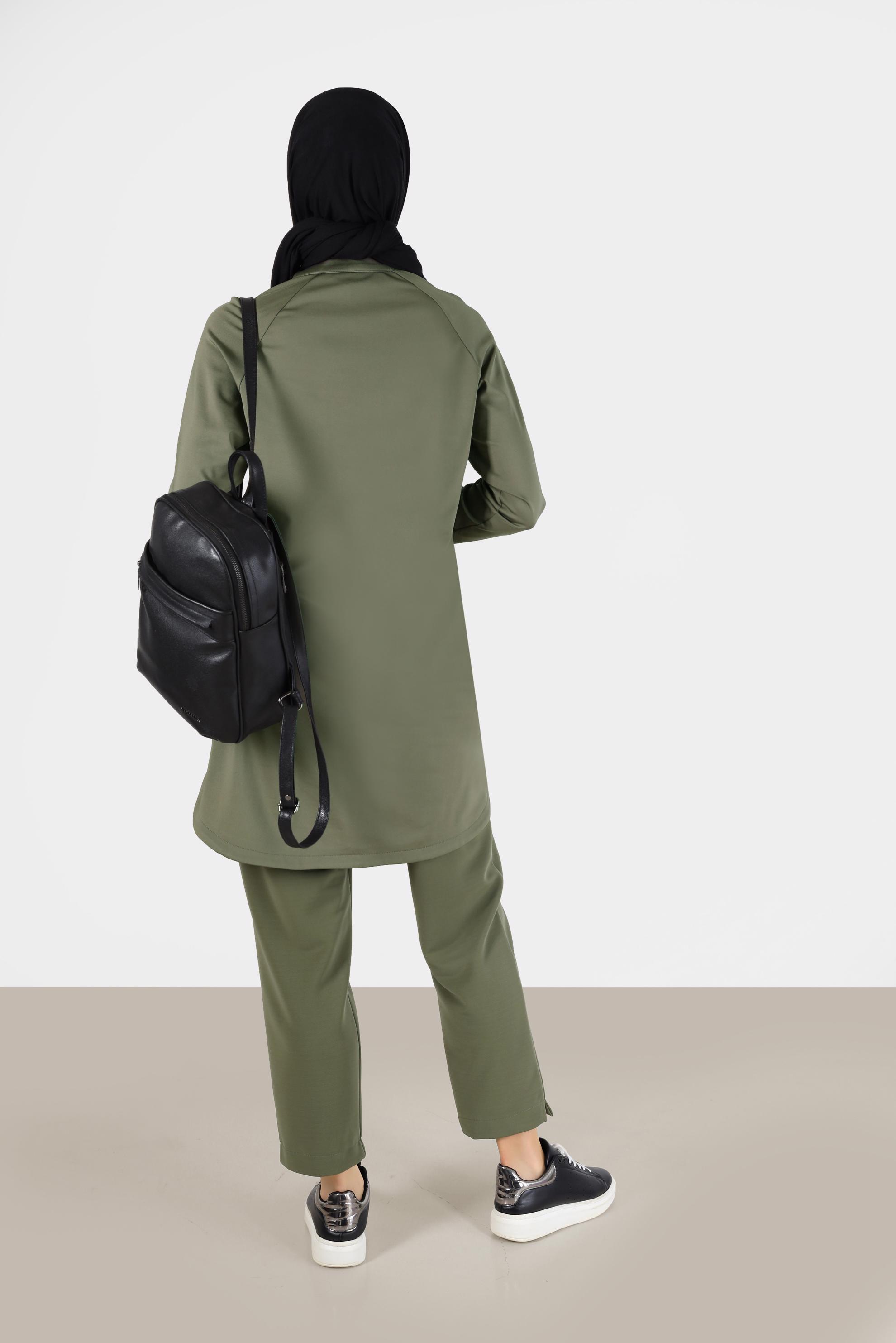 Tesettür giyim HAKİ DERİ KAPİTONE DETAYLI CEPLİ TUNİK 42427 