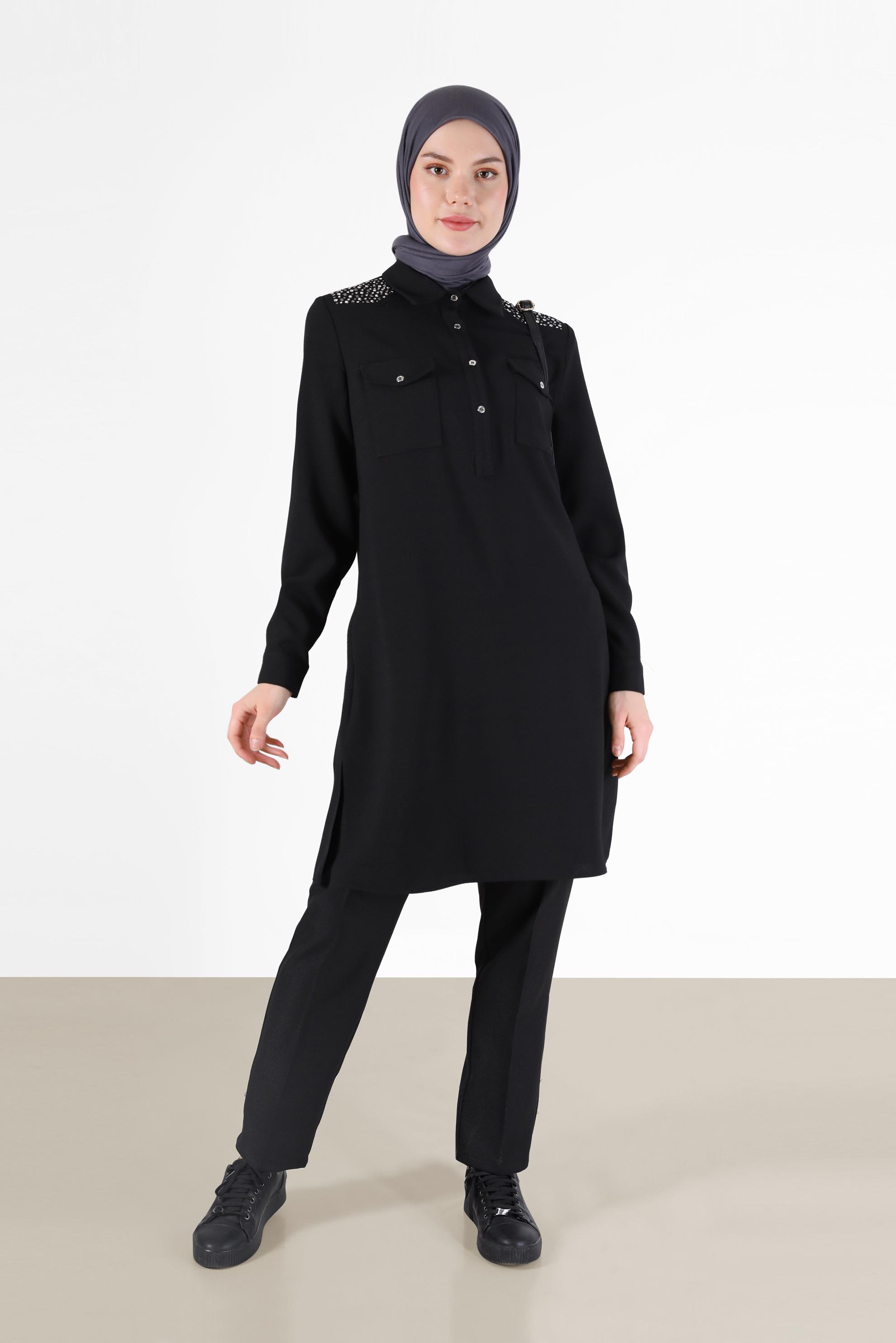 Tesettür giyim SİYAH OMUZLARI TAŞ DETAYLI DÜĞMELİ TUNİK 42429 