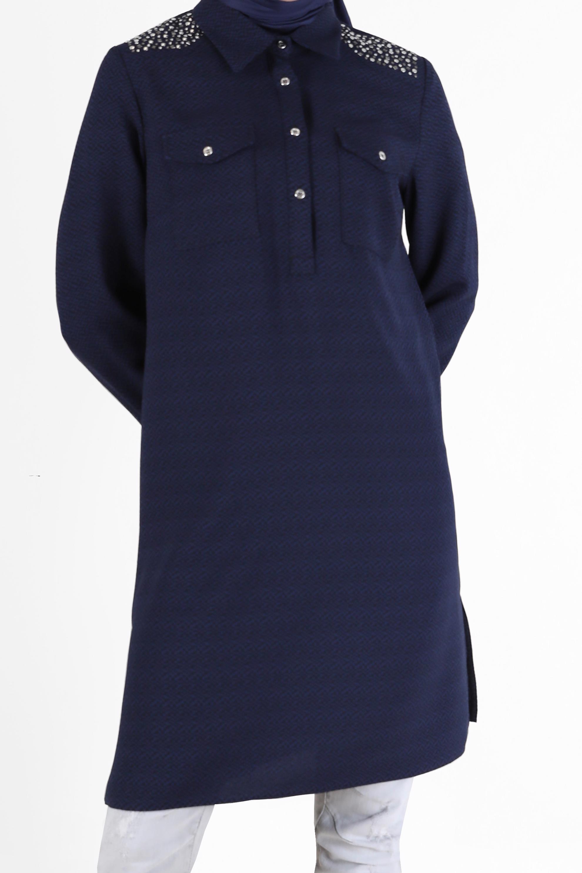 Tesettür giyim LACİVERT OMUZLARI TAŞ DETAYLI DÜĞMELİ TUNİK 42429 