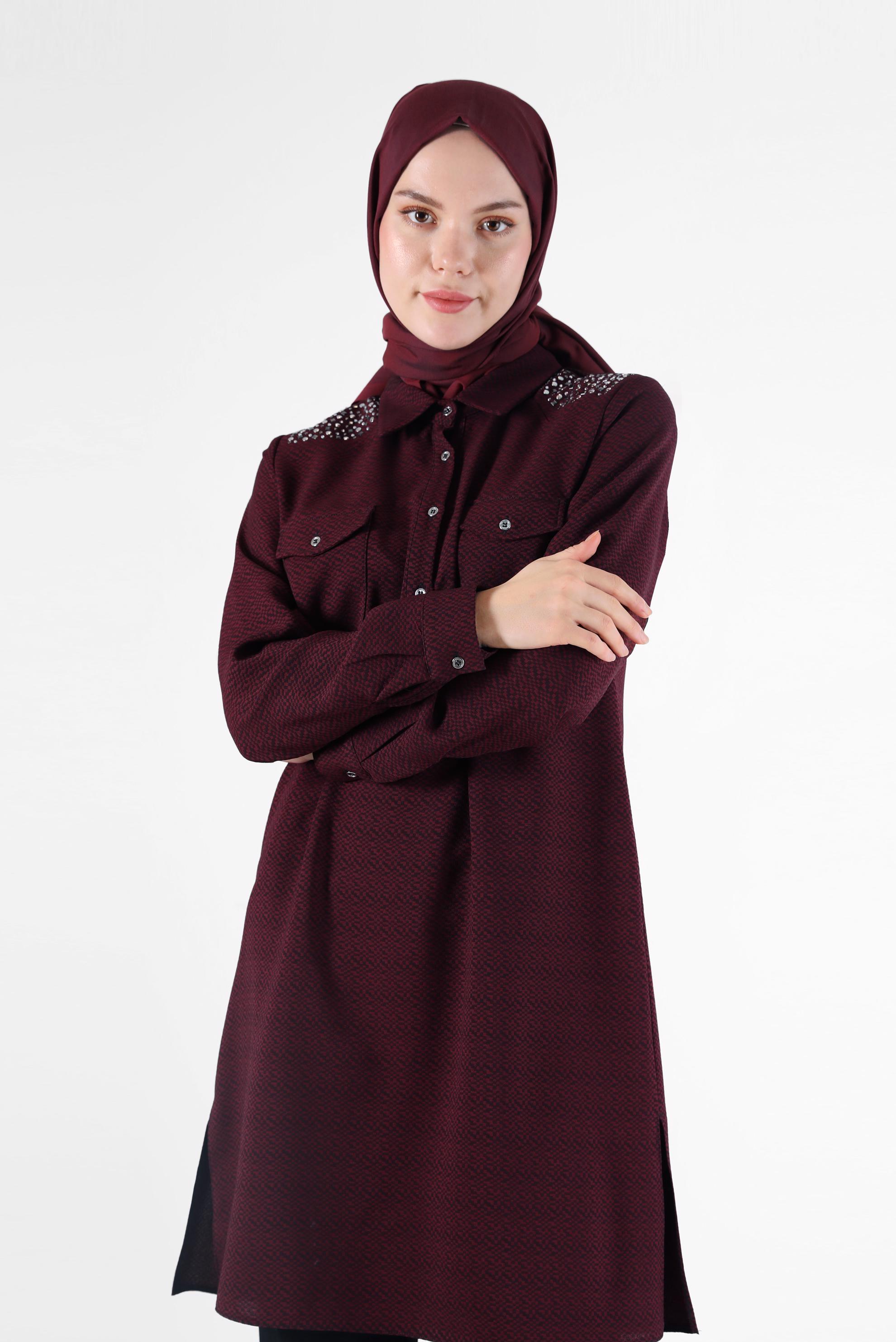 Tesettür giyim MÜRDÜM OMUZLARI TAŞ DETAYLI DÜĞMELİ TUNİK 42429 