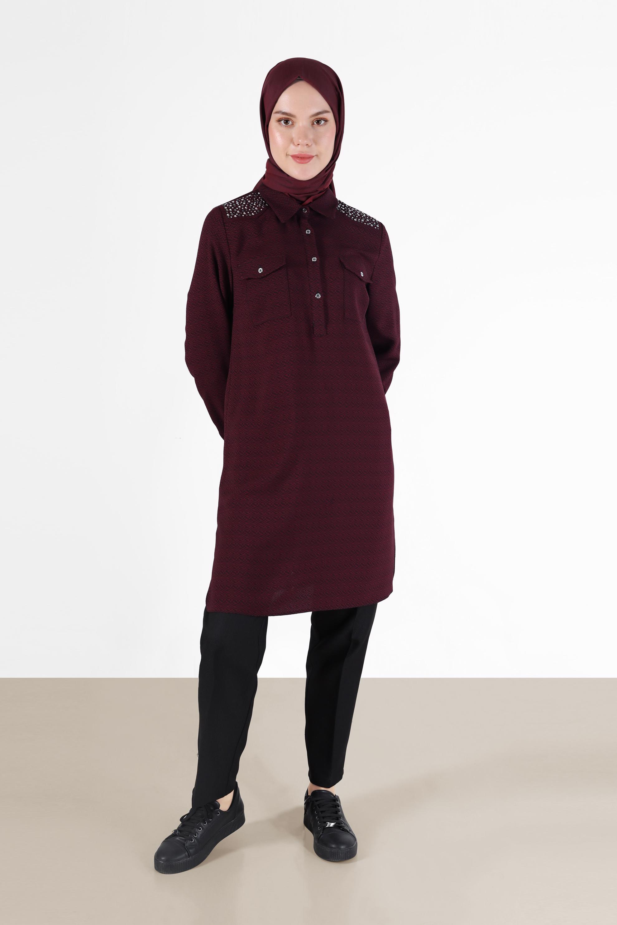 Tesettür giyim MÜRDÜM OMUZLARI TAŞ DETAYLI DÜĞMELİ TUNİK 42429 
