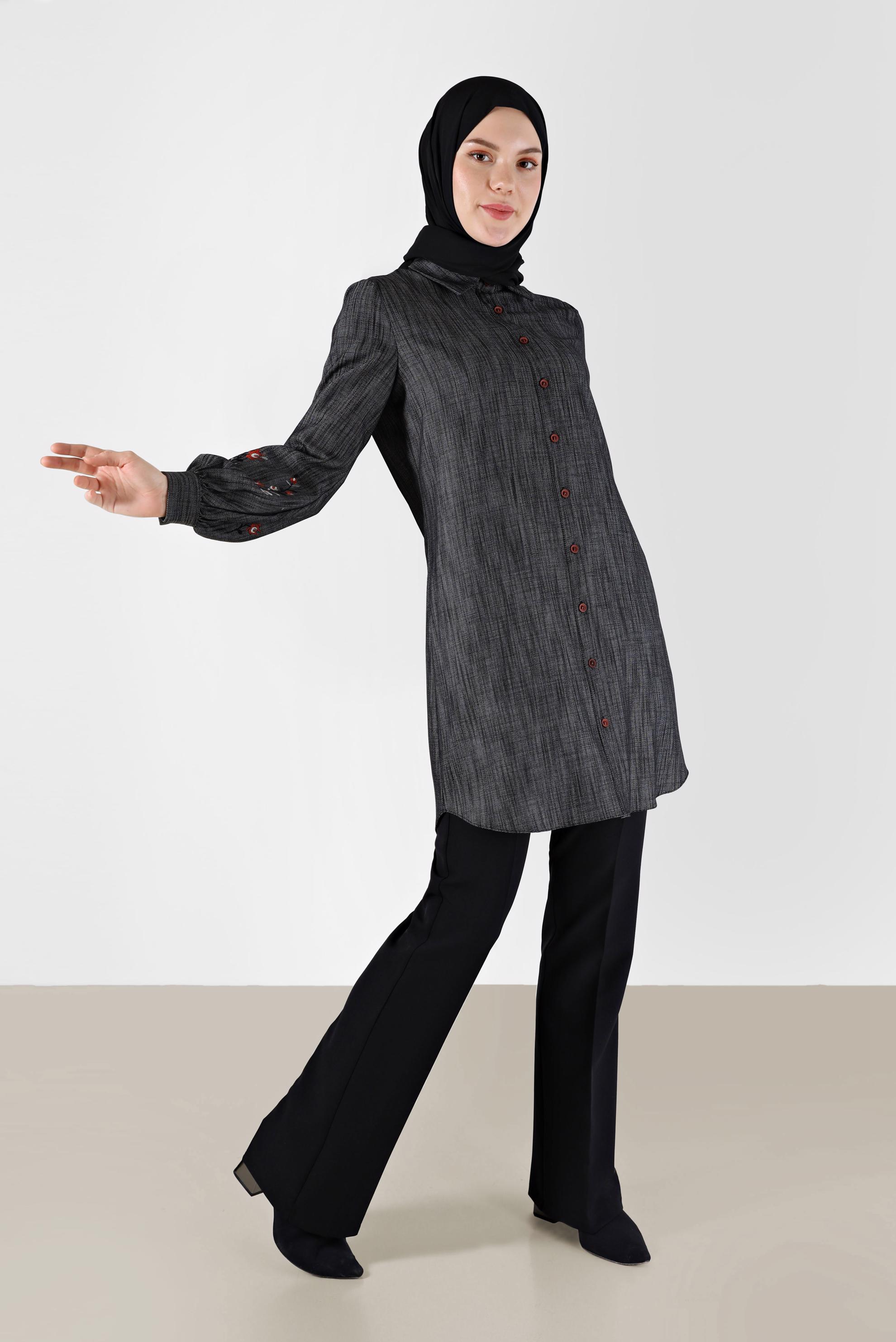 Tesettür giyim SİYAH KOLLARI NAKIŞLI BOYDAN DÜĞMELİ TUNİK 42432 