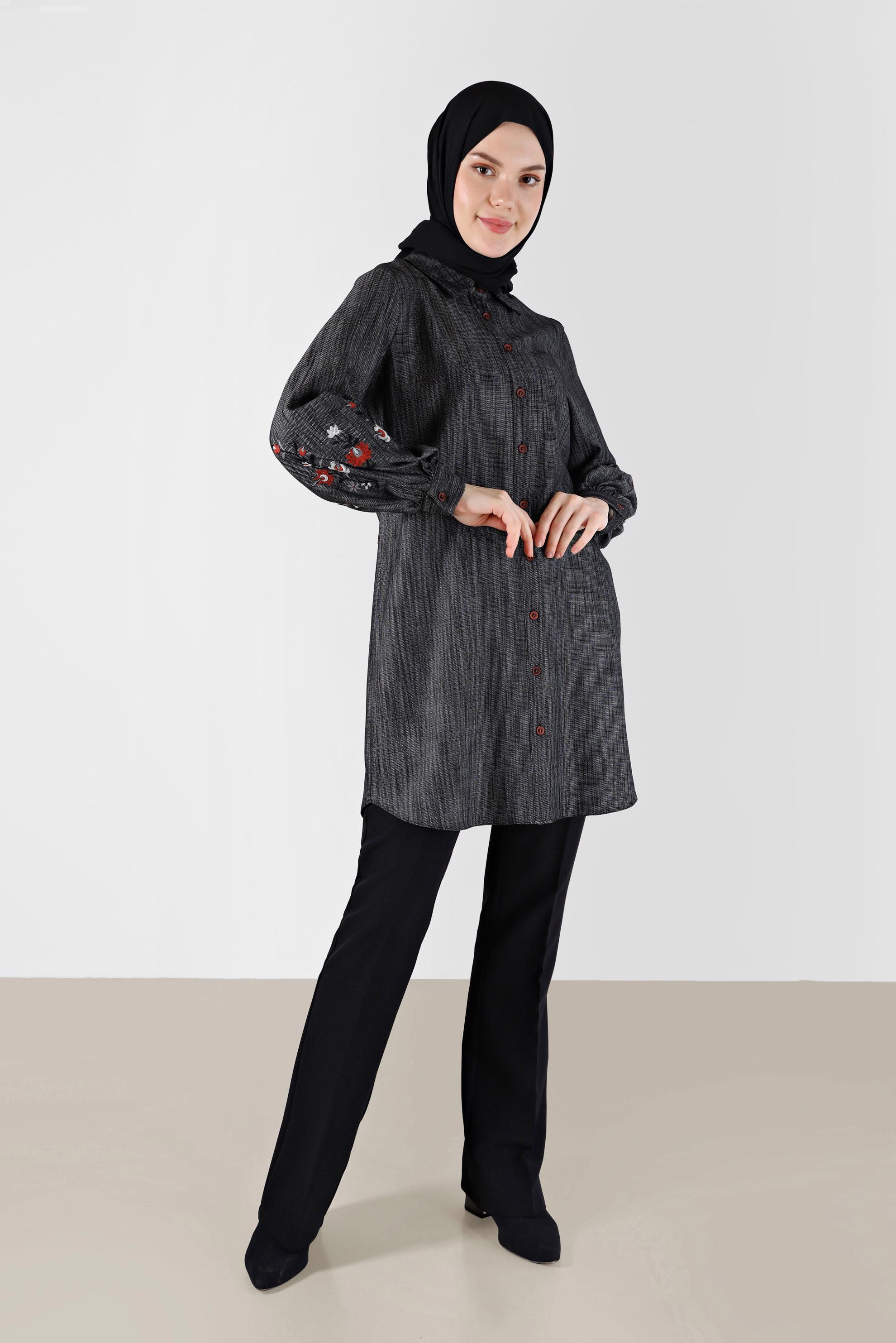 Tesettür giyim SİYAH KOLLARI NAKIŞLI BOYDAN DÜĞMELİ TUNİK 42432 