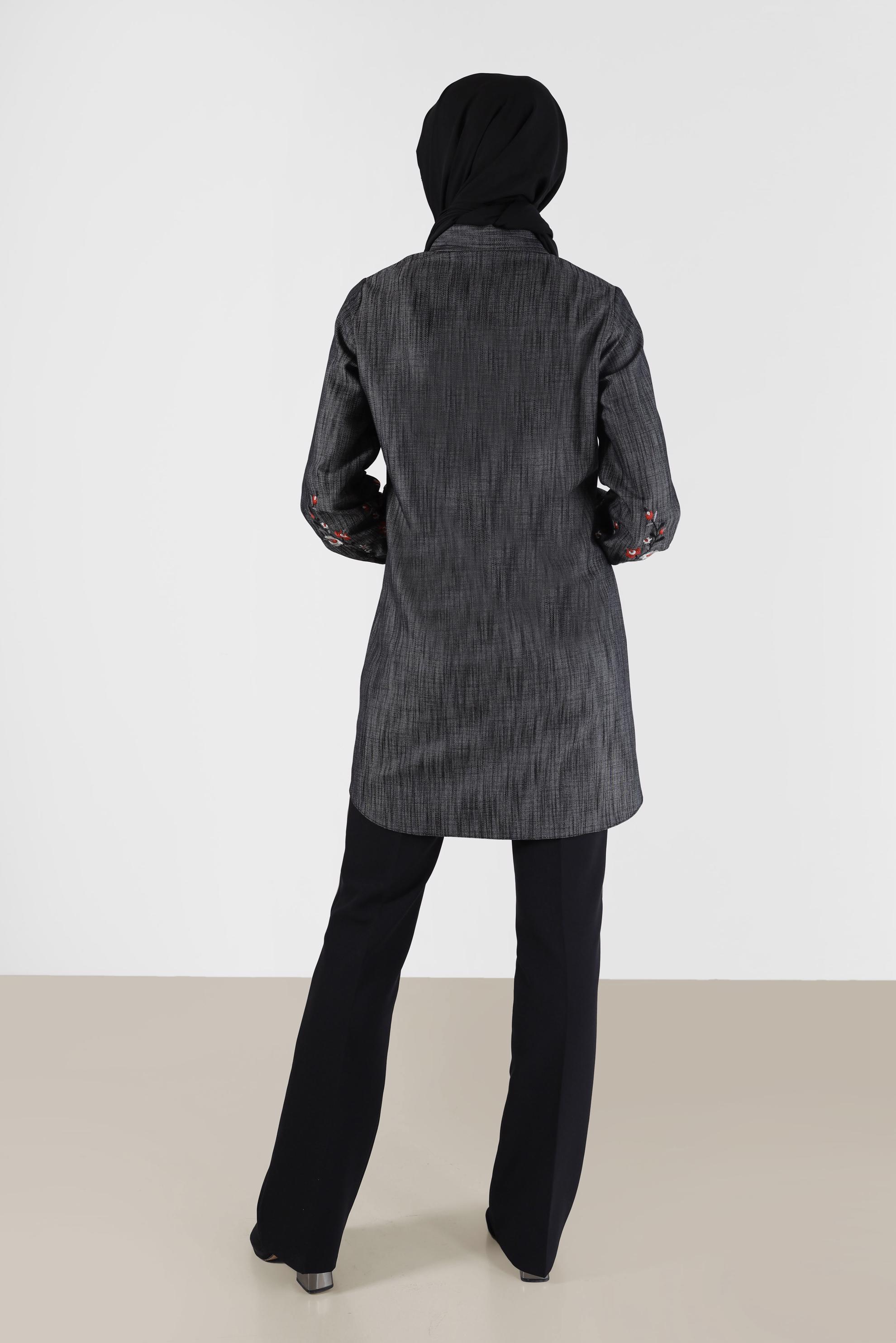 Tesettür giyim SİYAH KOLLARI NAKIŞLI BOYDAN DÜĞMELİ TUNİK 42432 