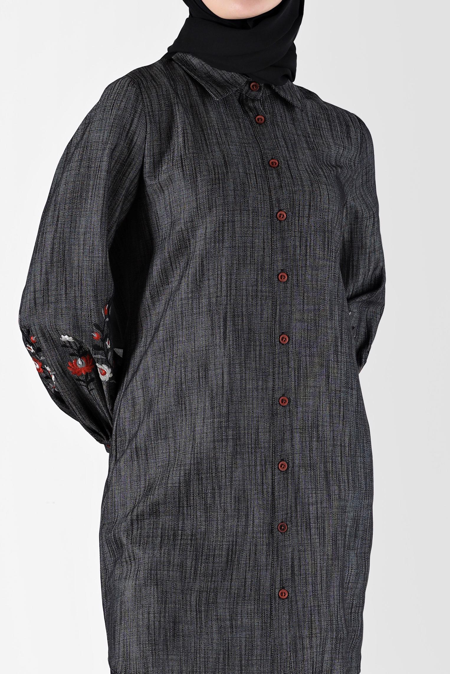 Tesettür giyim SİYAH KOLLARI NAKIŞLI BOYDAN DÜĞMELİ TUNİK 42432 