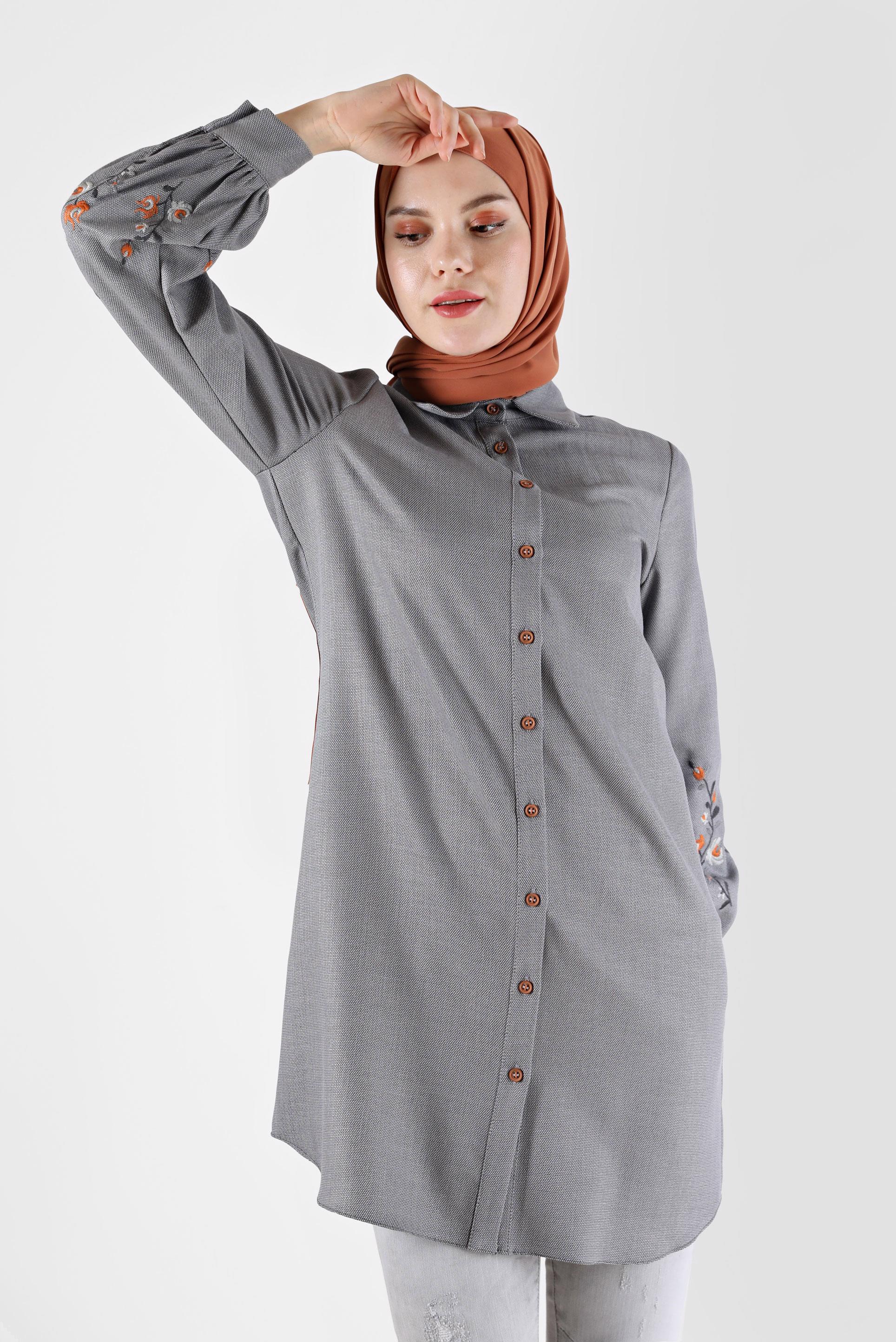 Tesettür giyim GRİ KOLLARI NAKIŞLI BOYDAN DÜĞMELİ TUNİK 42432 