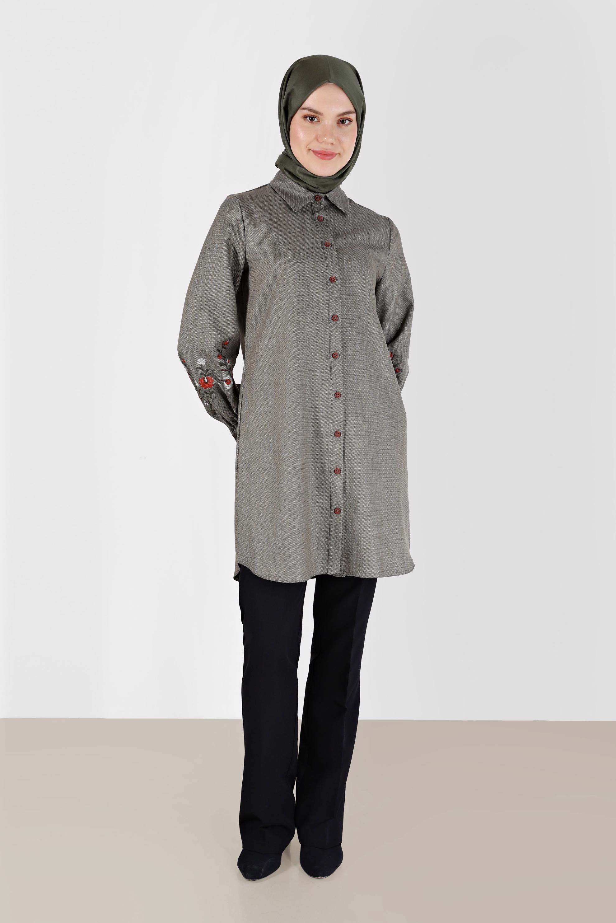 Tesettür giyim HAKİ KOLLARI NAKIŞLI BOYDAN DÜĞMELİ TUNİK 42432 