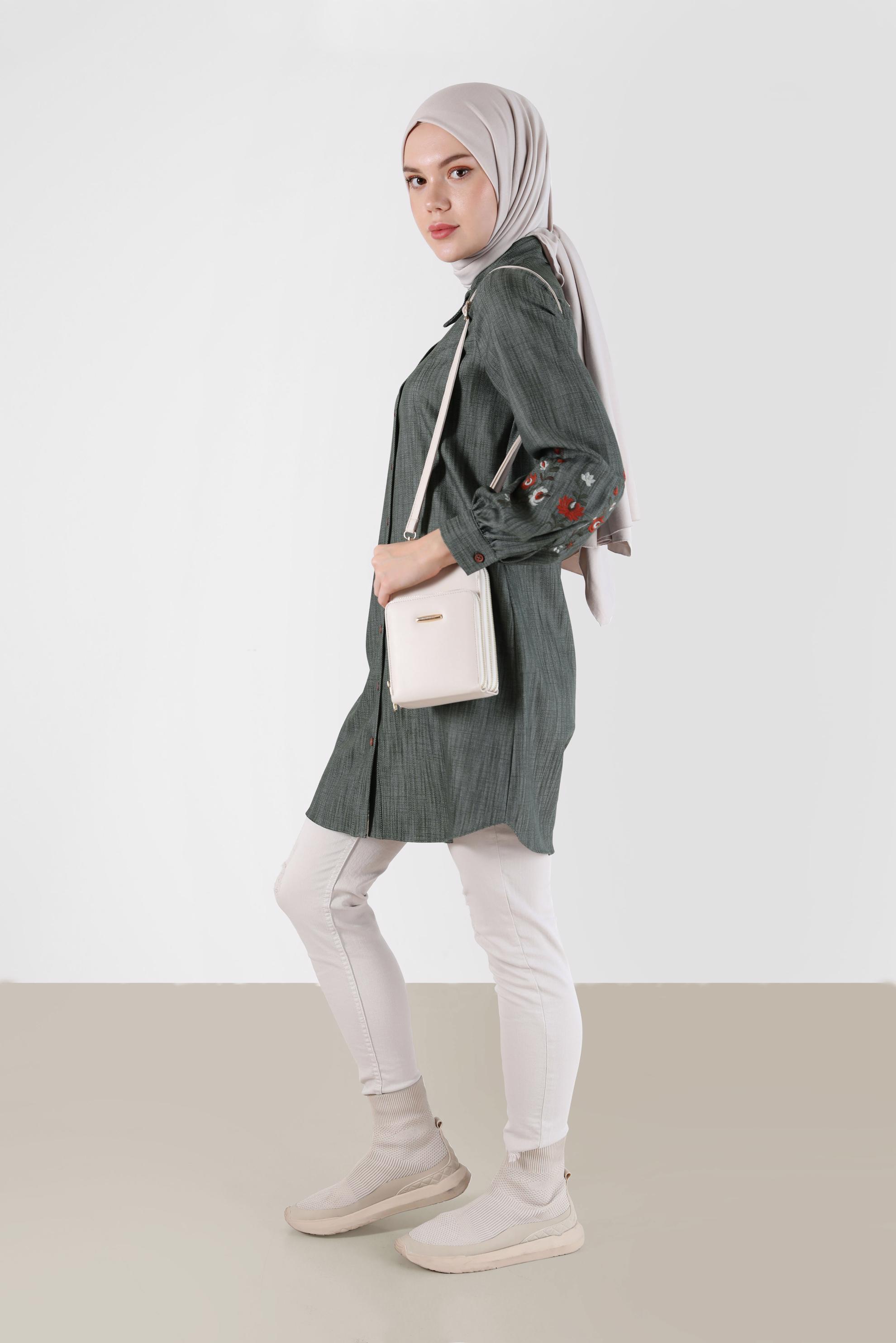 Tesettür giyim HAKİ KOLLARI NAKIŞLI BOYDAN DÜĞMELİ TUNİK 42432 