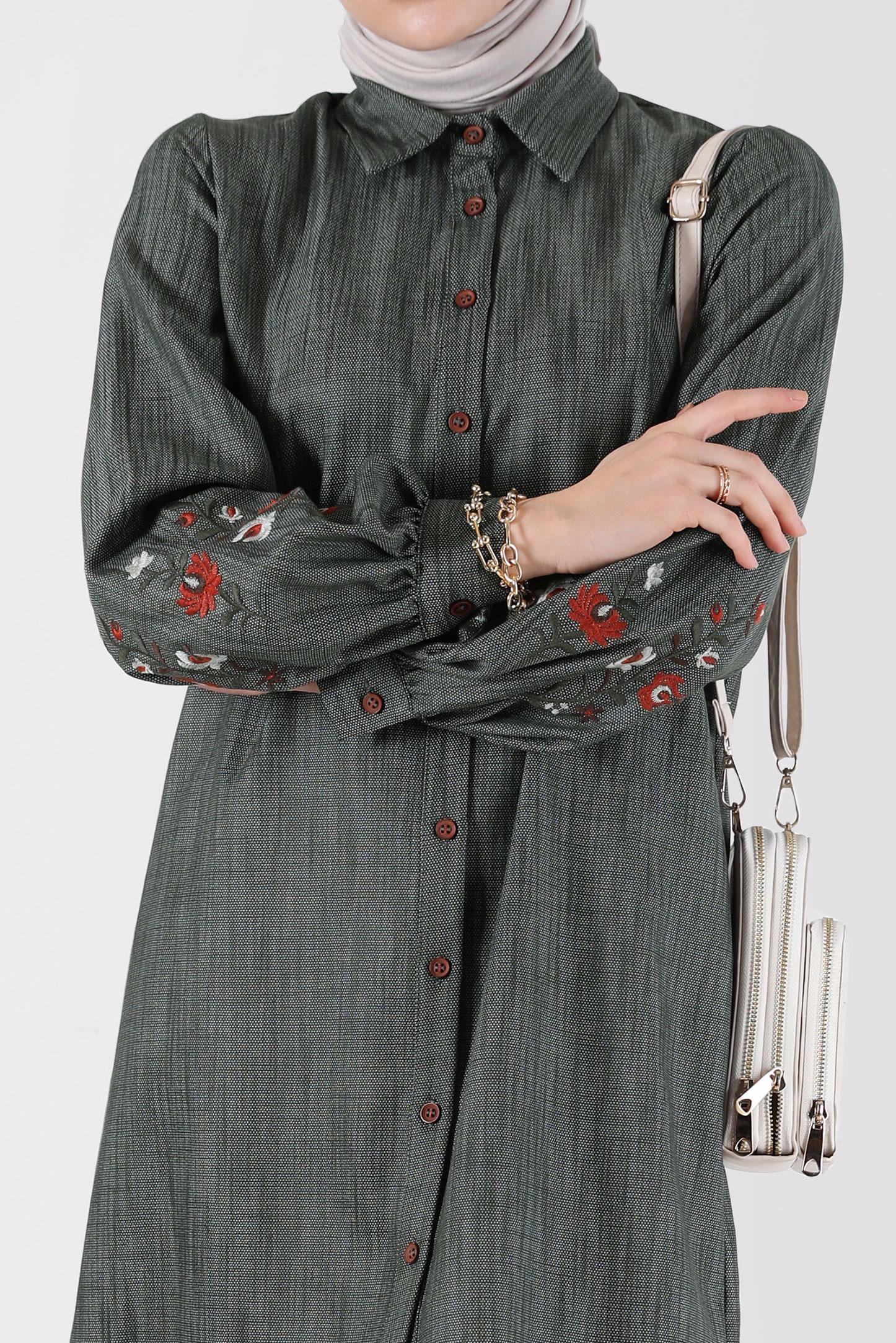 Tesettür giyim HAKİ KOLLARI NAKIŞLI BOYDAN DÜĞMELİ TUNİK 42432 