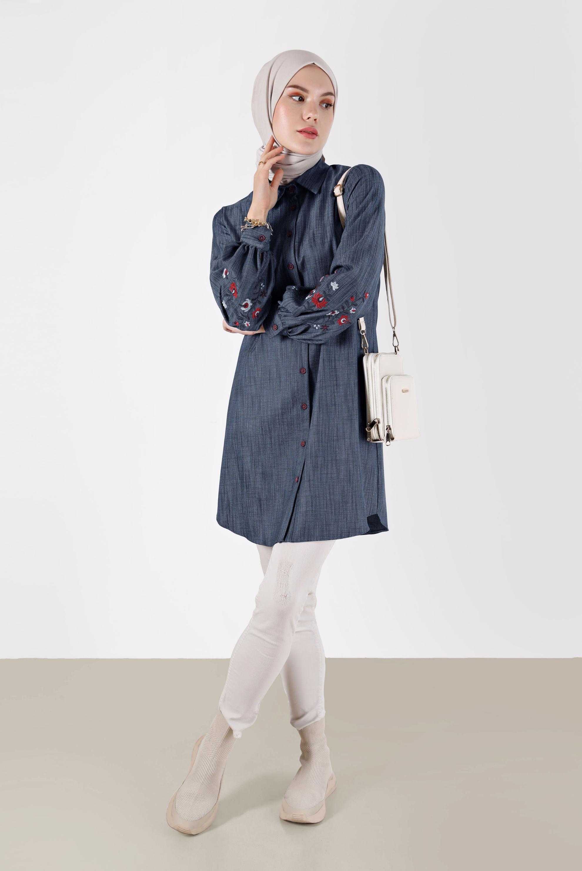 Tesettür giyim LACİVERT KOLLARI NAKIŞLI BOYDAN DÜĞMELİ TUNİK 42432 