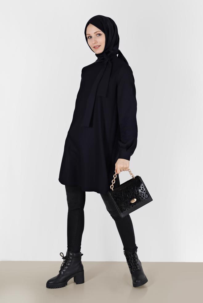 Tesettür giyim SİYAH BAĞLAMA DETAYLI PÖTİKARE DESENLİ TUNİK 42443  - ALVİNA