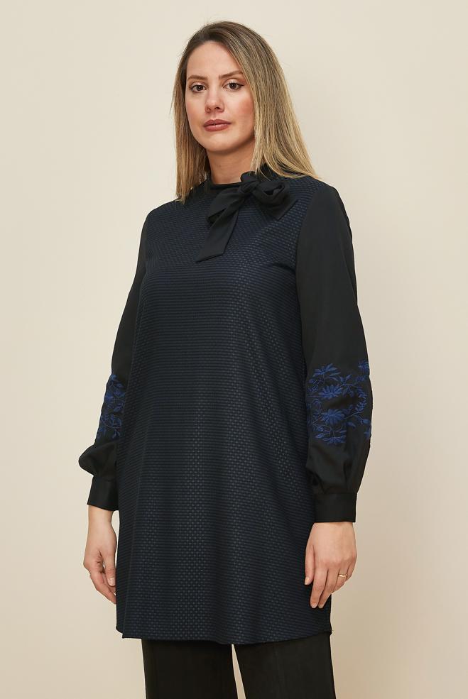 Tesettür giyim LACİVERT BAĞLAMA DETAYLI PÖTİKARE DESENLİ TUNİK 42443  - ALVİNA