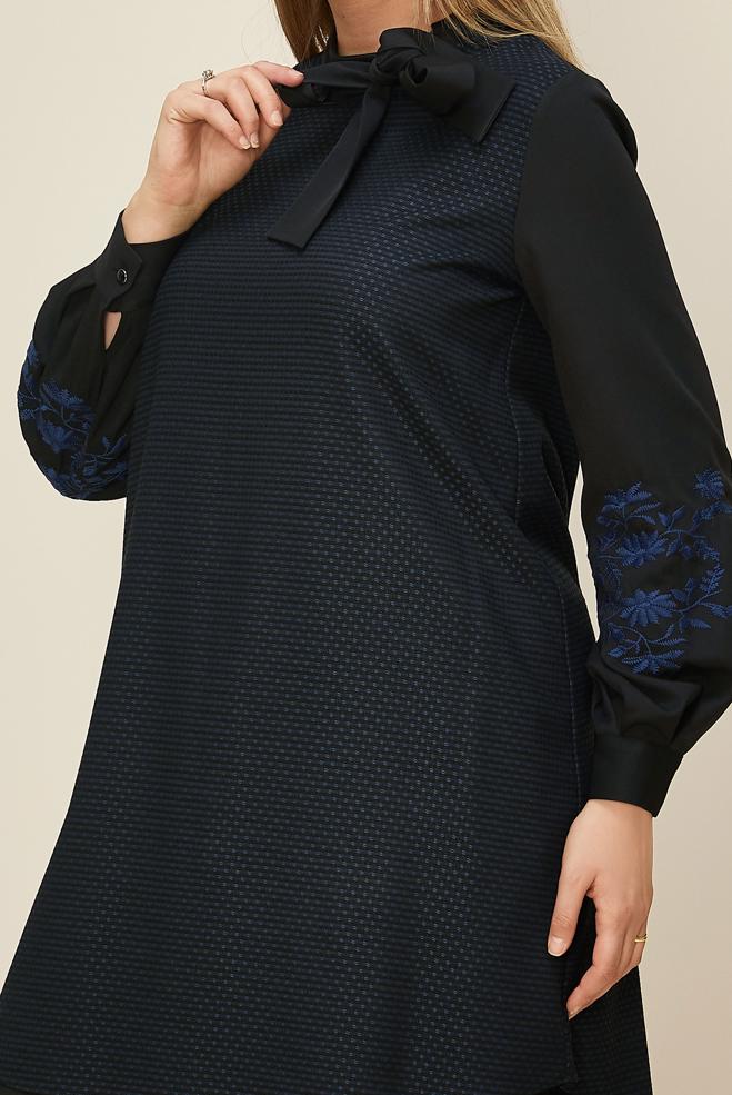 Tesettür giyim LACİVERT BAĞLAMA DETAYLI PÖTİKARE DESENLİ TUNİK 42443  - ALVİNA