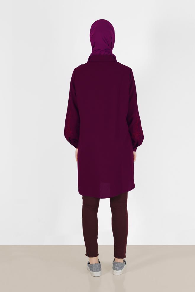 Tesettür giyim FUŞYA KOLLARI İŞLEME DETAYLI BOYDAN DÜĞMELİ TUNİK 42445 - ALVİNA