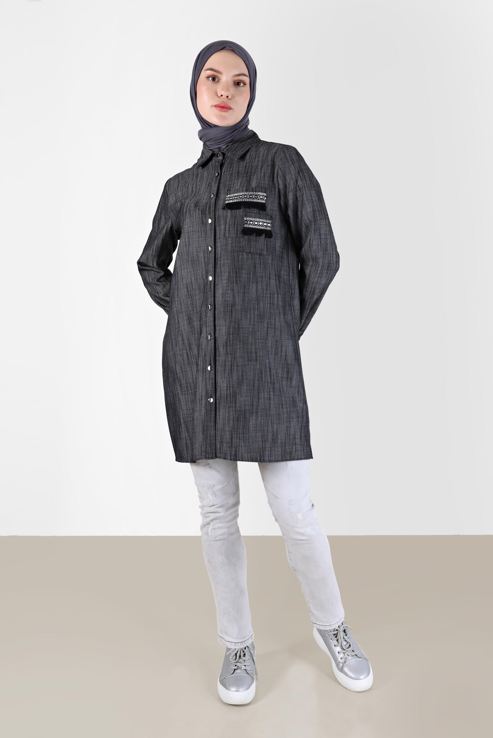 Tesettür giyim SİYAH PÜSKÜL DETAYLI BOYDAN DÜĞMELİ TUNİK 42446 