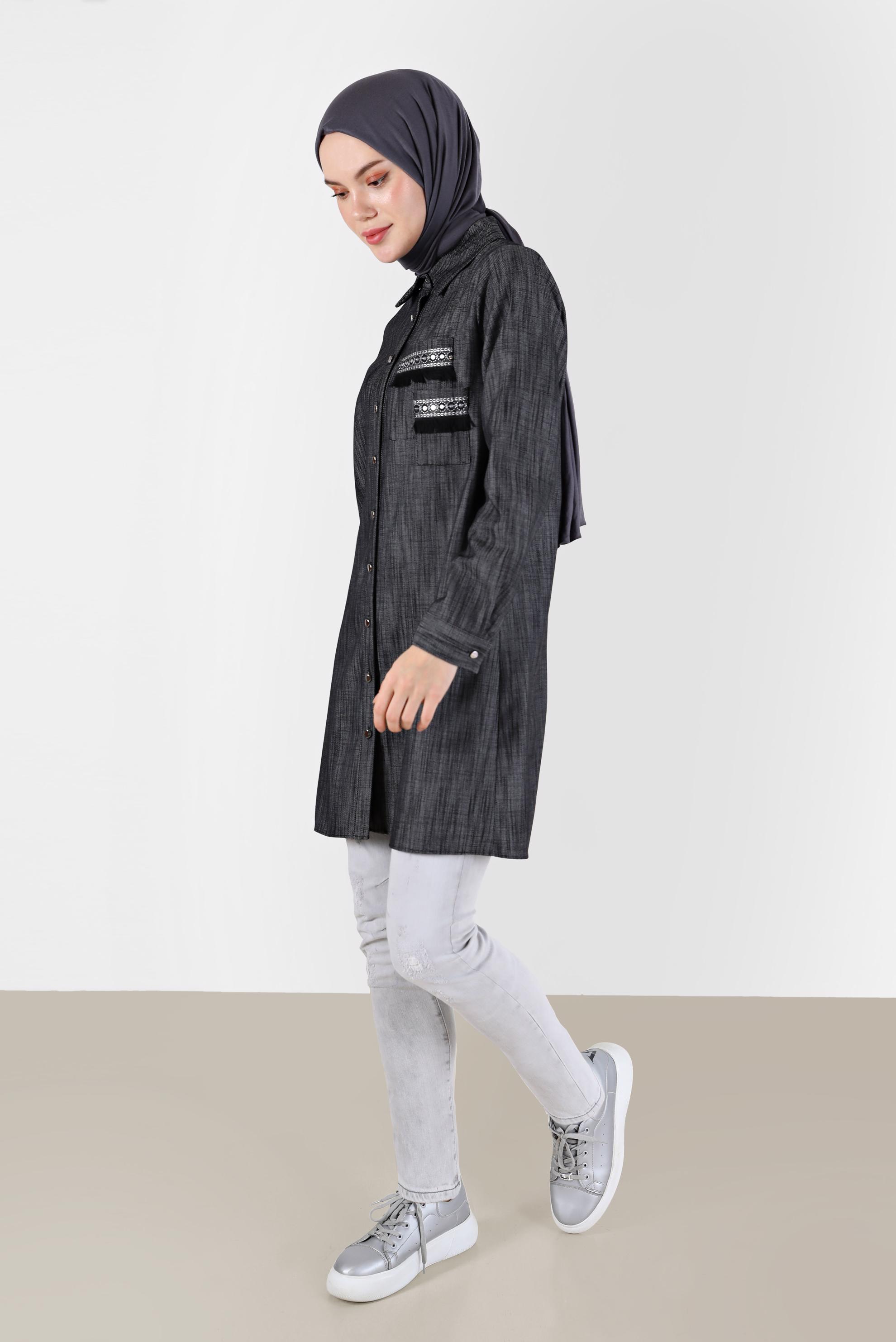 Tesettür giyim SİYAH PÜSKÜL DETAYLI BOYDAN DÜĞMELİ TUNİK 42446 