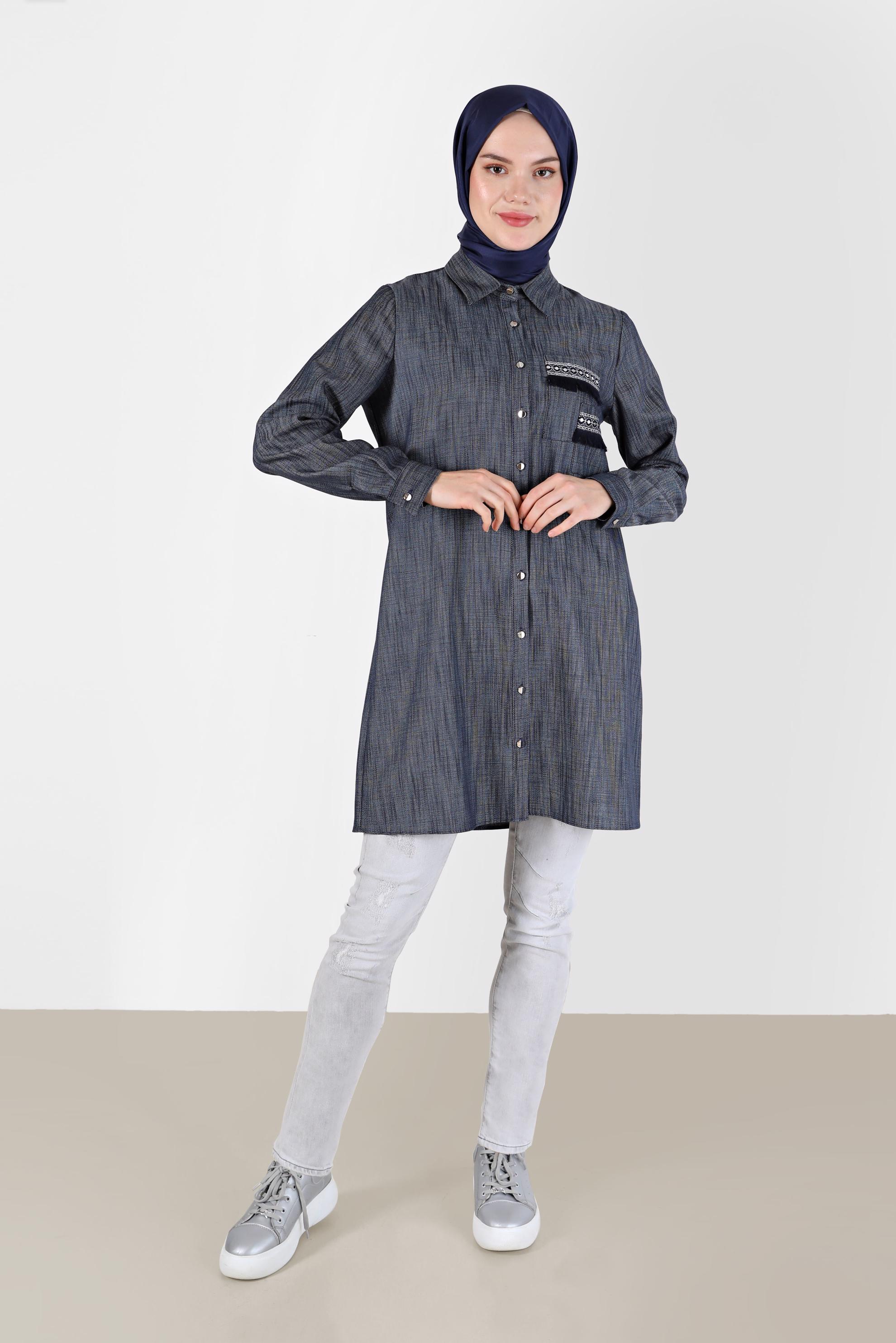 Tesettür giyim LACİVERT PÜSKÜL DETAYLI BOYDAN DÜĞMELİ TUNİK 42446 