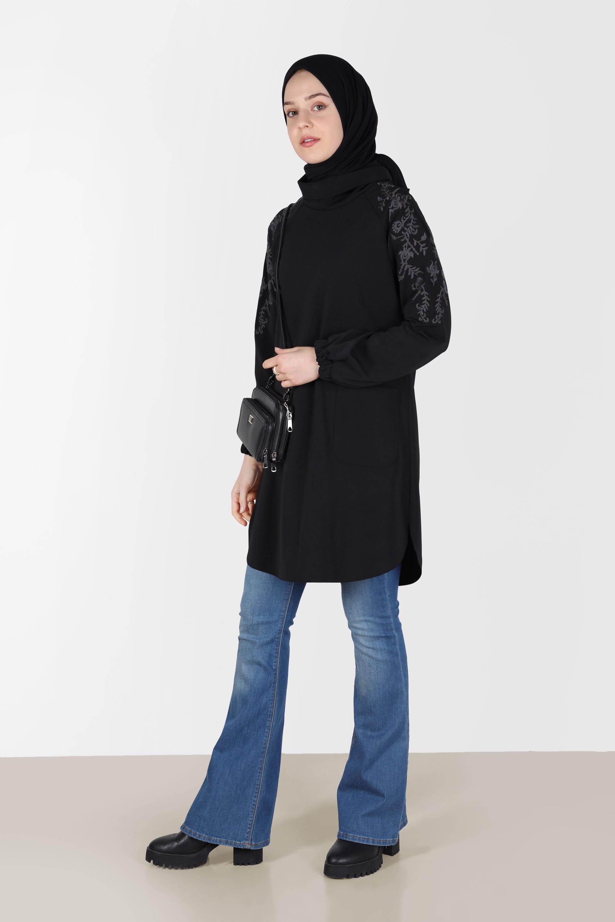 Tesettür giyim SİYAH OMUZLARI İŞLEME DETAYLI MANŞETLERİ LASTİKLİ TUNİK 42448 