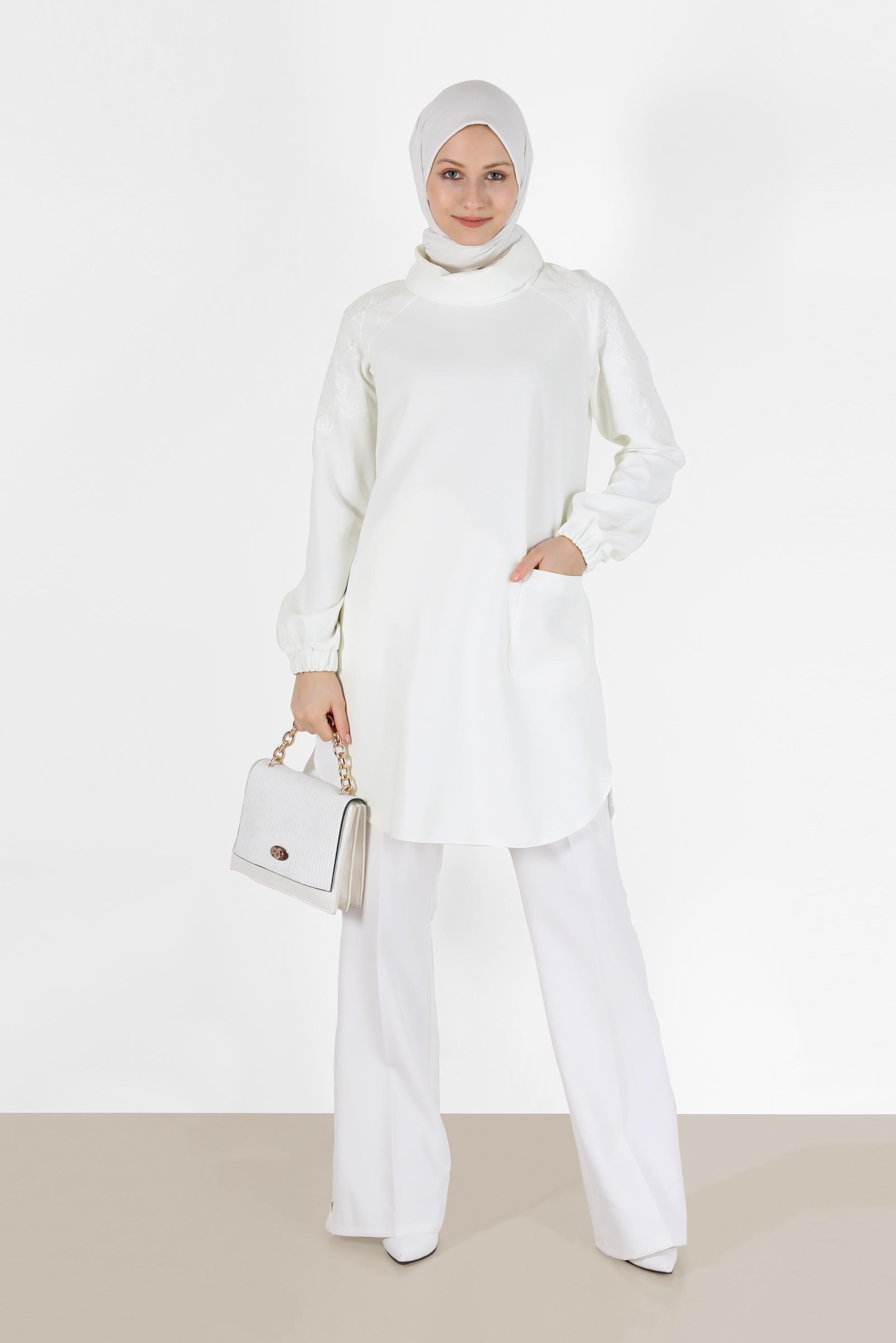 Tesettür giyim BEYAZ OMUZLARI İŞLEME DETAYLI MANŞETLERİ LASTİKLİ TUNİK 42448 