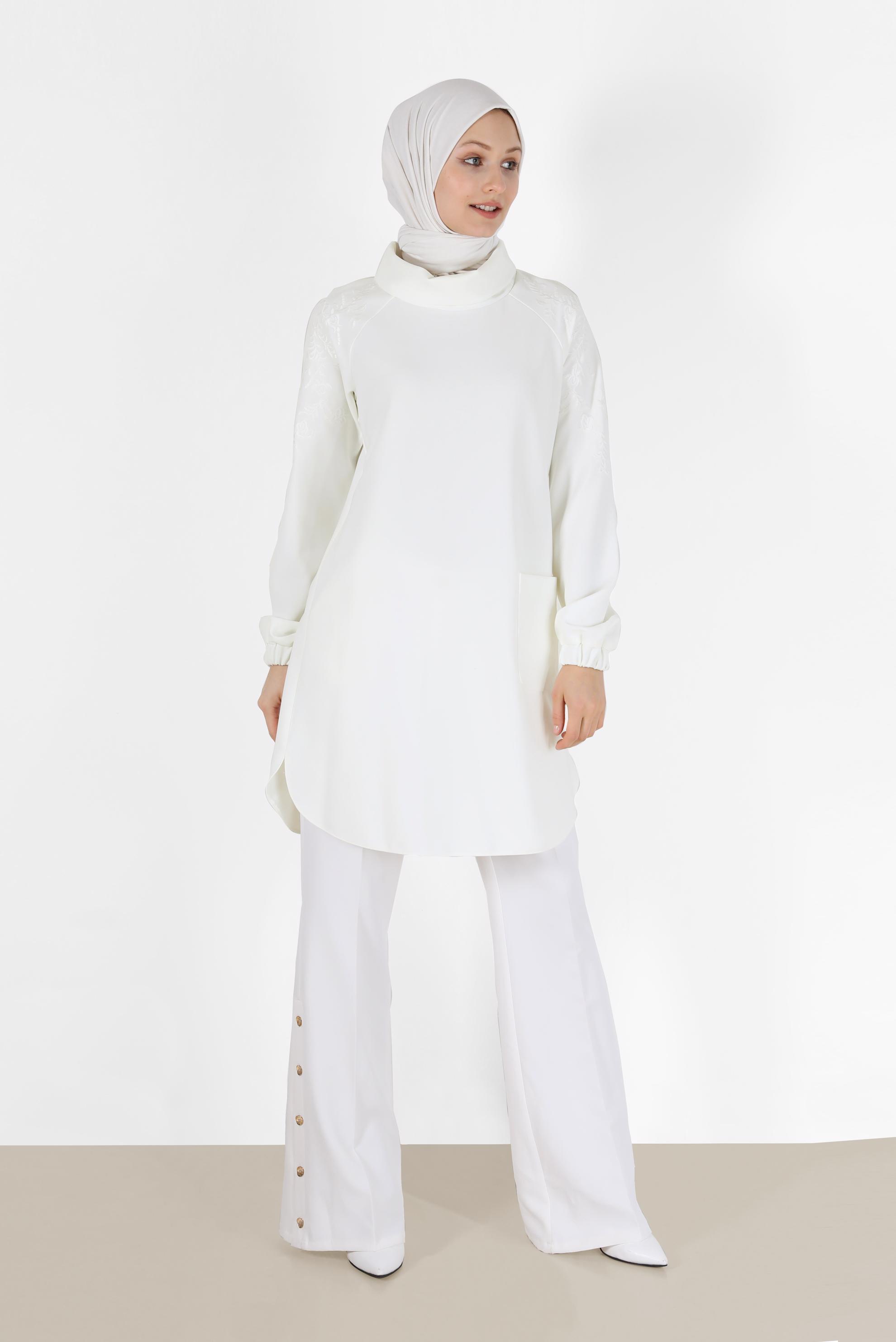 Tesettür giyim BEYAZ OMUZLARI İŞLEME DETAYLI MANŞETLERİ LASTİKLİ TUNİK 42448 