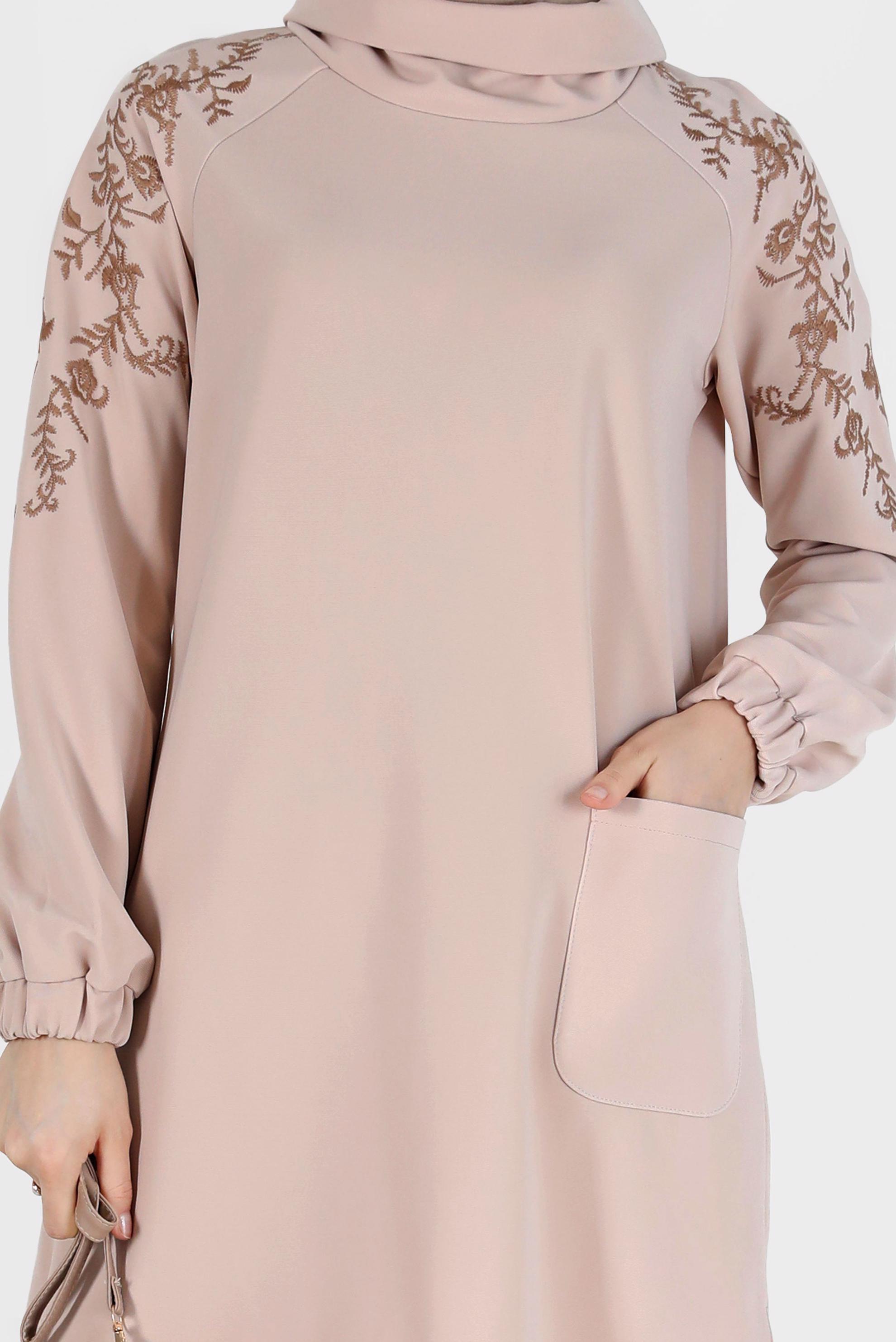 Tesettür giyim BEJ OMUZLARI İŞLEME DETAYLI MANŞETLERİ LASTİKLİ TUNİK 42448 