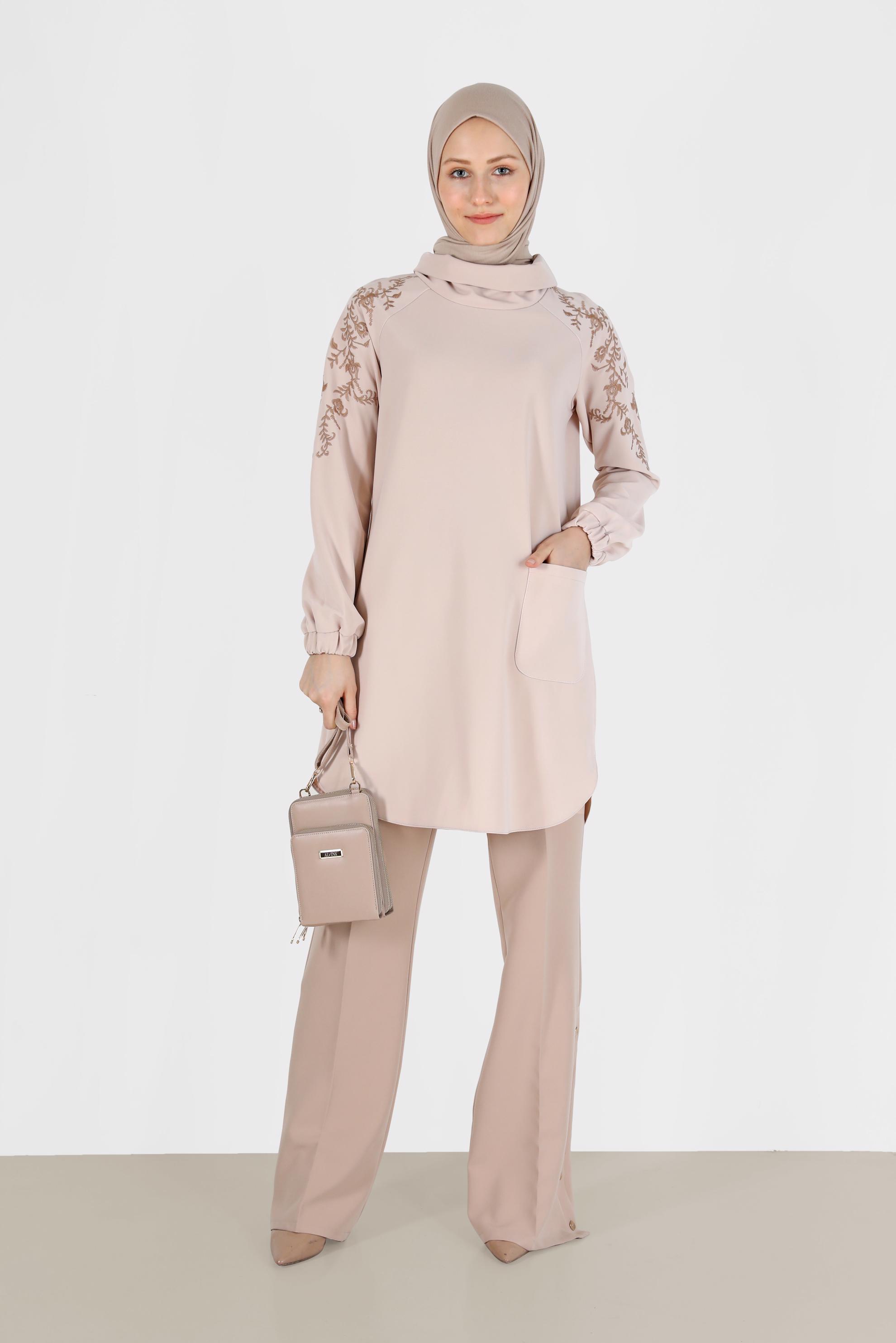 Tesettür giyim BEJ OMUZLARI İŞLEME DETAYLI MANŞETLERİ LASTİKLİ TUNİK 42448 