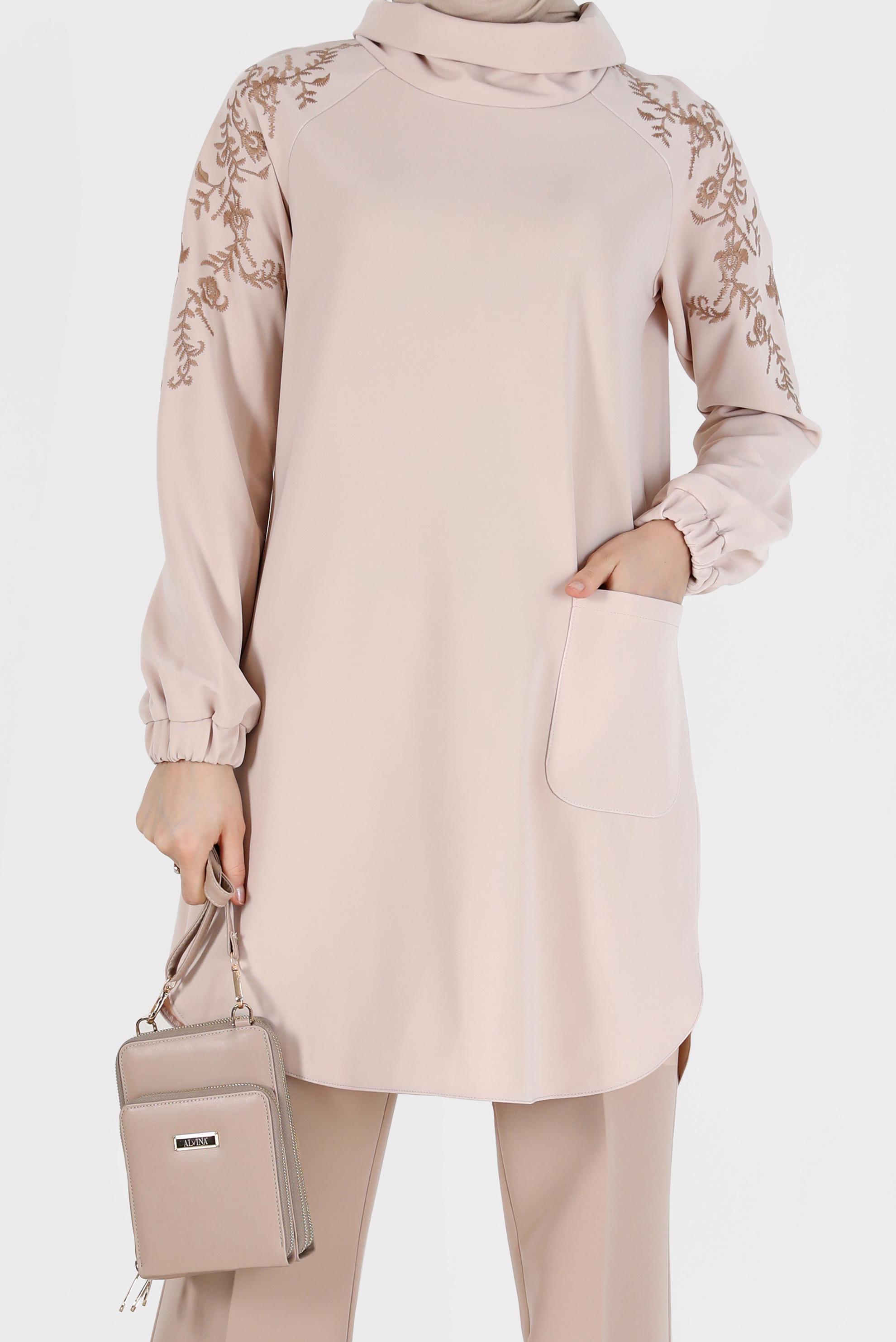 Tesettür giyim BEJ OMUZLARI İŞLEME DETAYLI MANŞETLERİ LASTİKLİ TUNİK 42448 