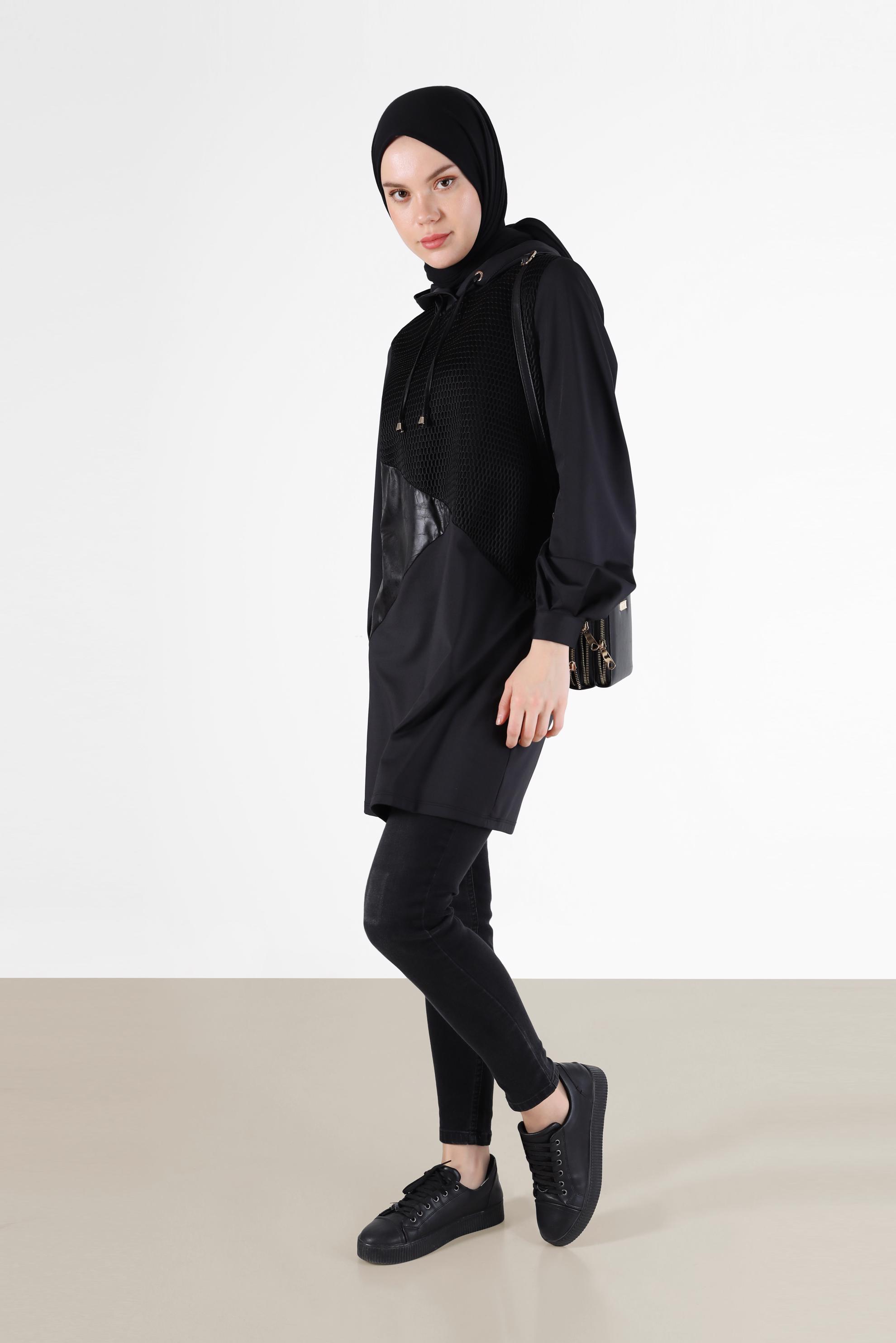 Tesettür giyim SİYAH FİLE VE DERİ DETAYLI KAPÜŞONLU TUNİK 42458