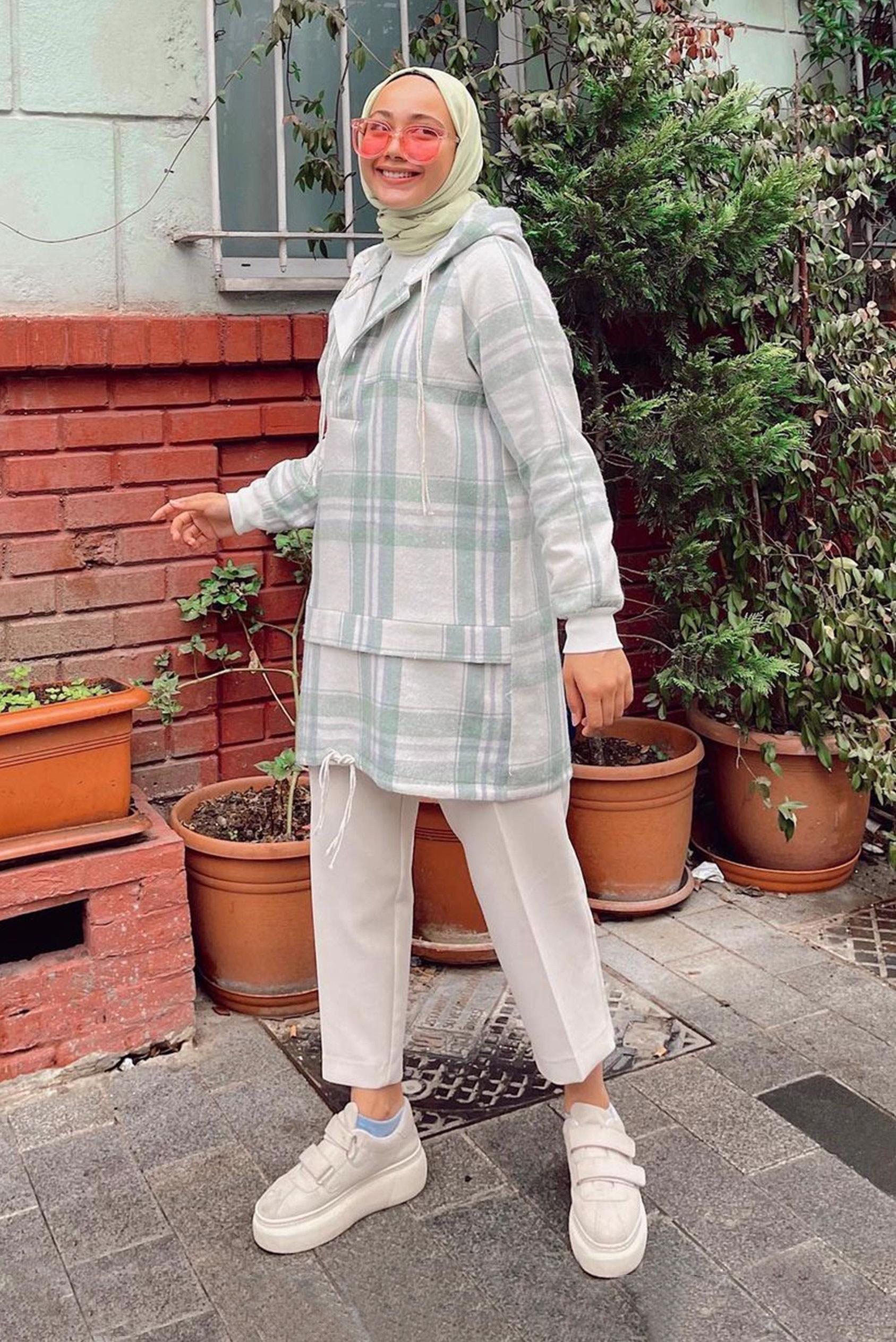 Tesettür giyim YEŞİL ETEK UCU BÜZGÜLÜ KAPÜŞONLU EKOSE TUNİK 42476 