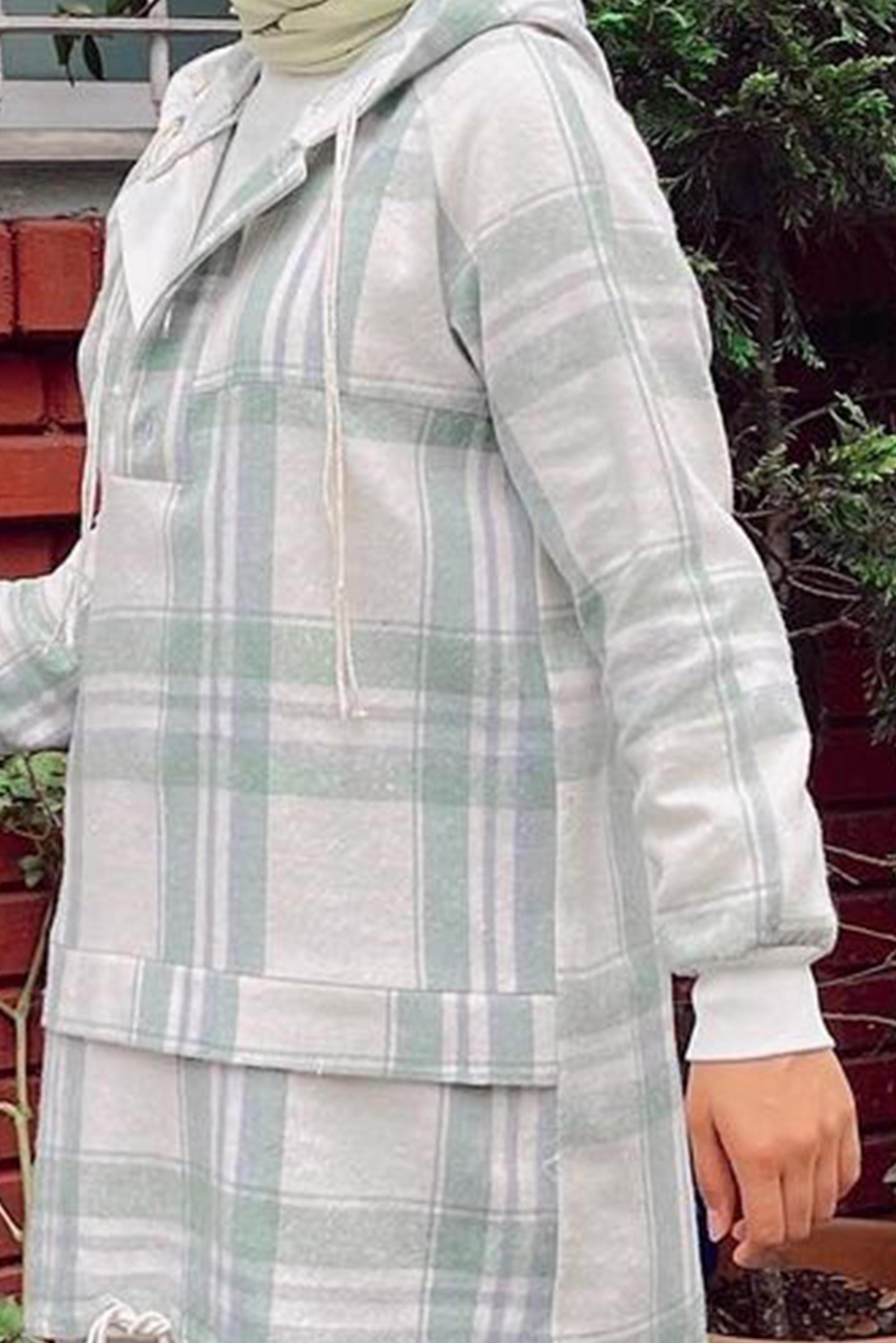 Tesettür giyim YEŞİL ETEK UCU BÜZGÜLÜ KAPÜŞONLU EKOSE TUNİK 42476 