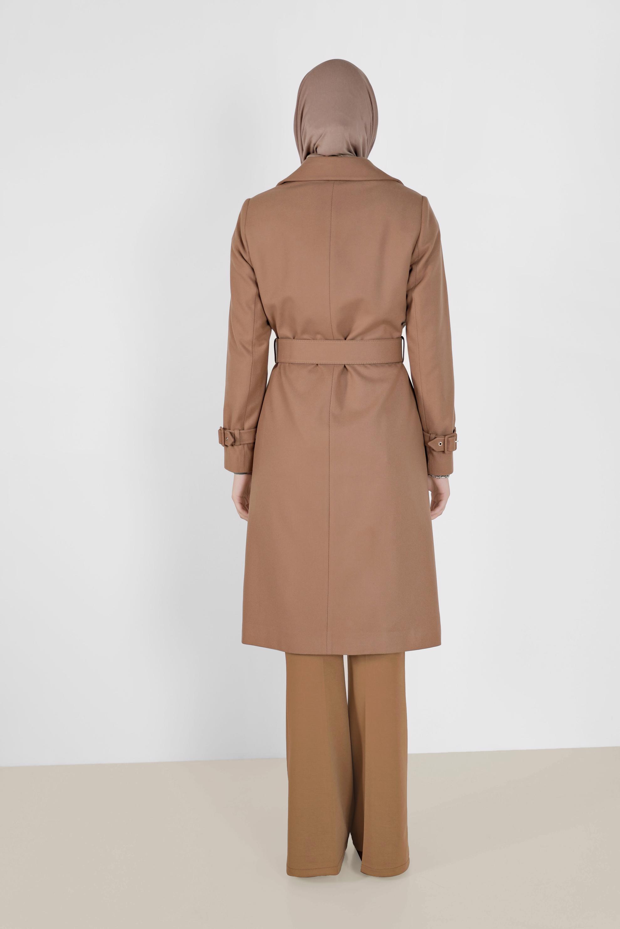 Vêtements hijab BRUN TRENCH-COAT DOUBLE COL DÉTAILLÉ AVEC CEINTURE 10452
