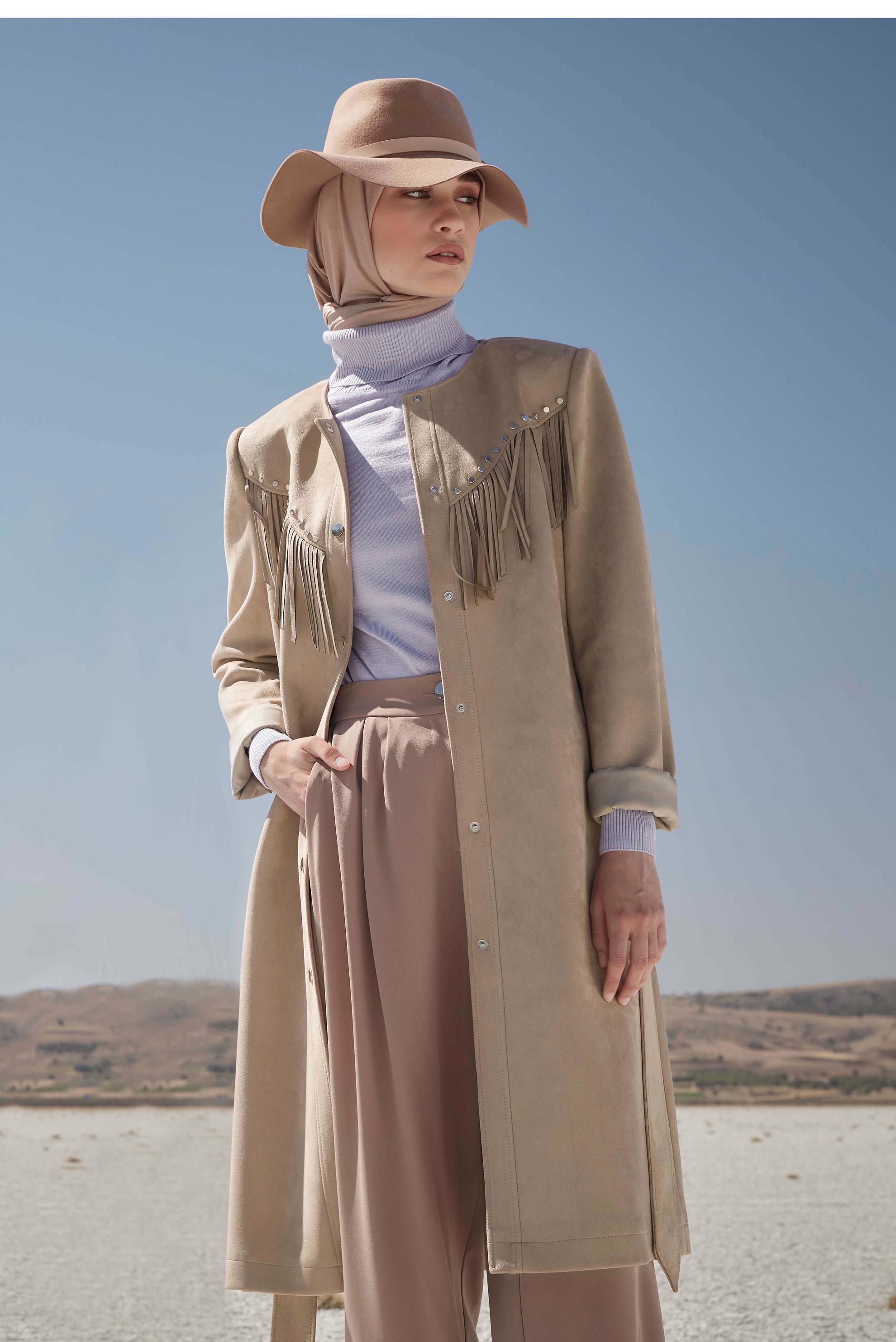Vêtements hijab BEIGE TRENCH-COAT EN DAIM À FRANGES CLOUS 10456