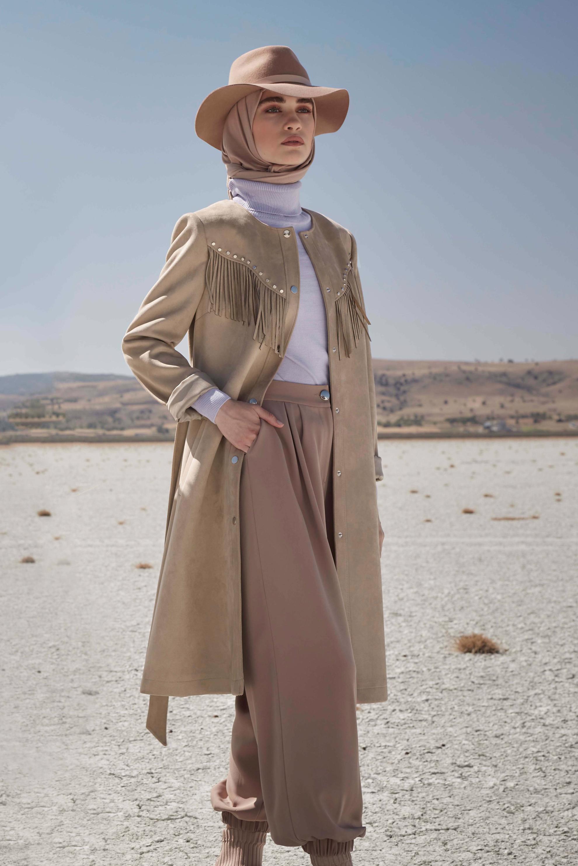 Vêtements hijab BEIGE TRENCH-COAT EN DAIM À FRANGES CLOUS 10456