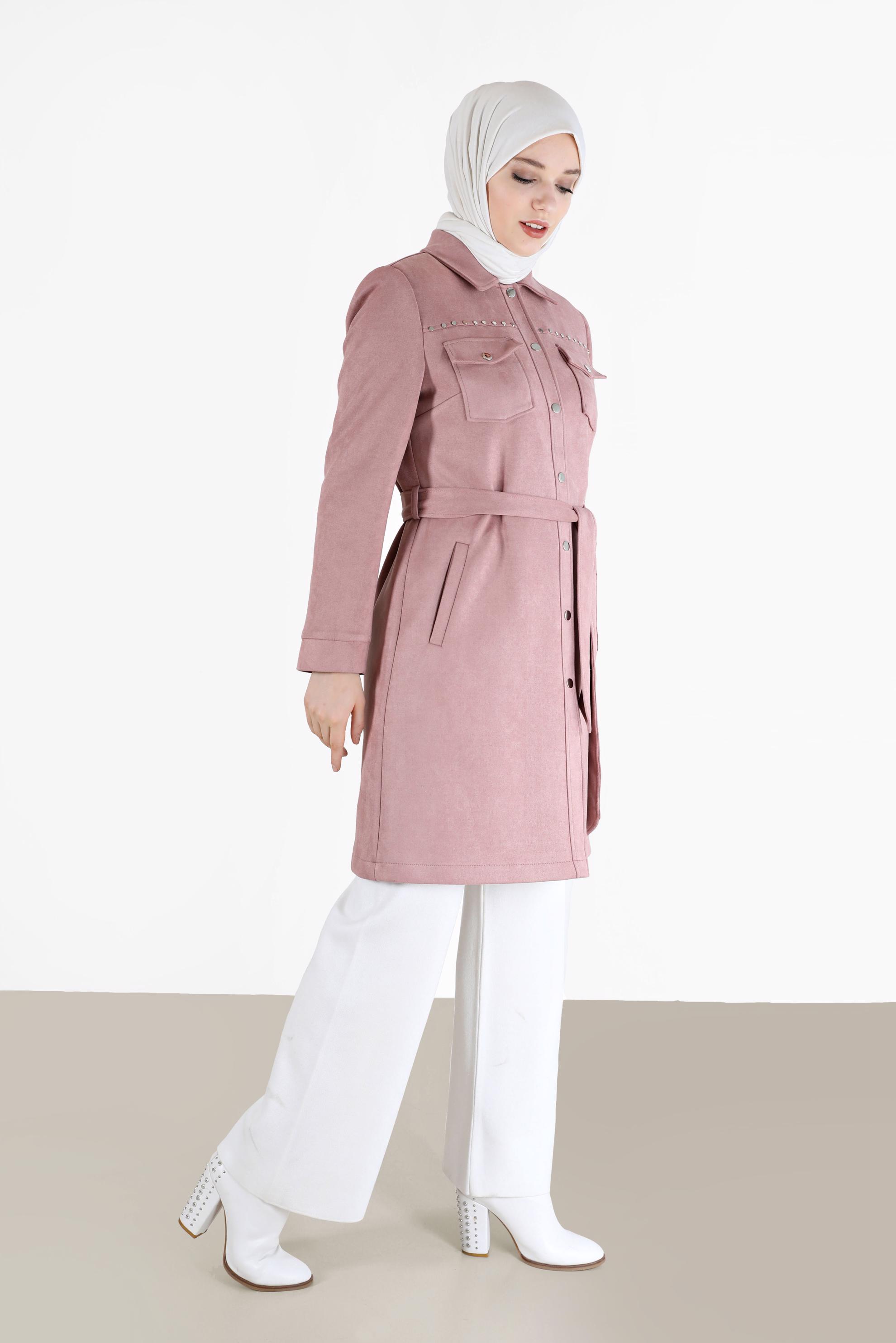 Tesettür giyim PUDRA ZIMBA DETAYLI KUŞAKLI SÜET TRENÇKOT 10457	
