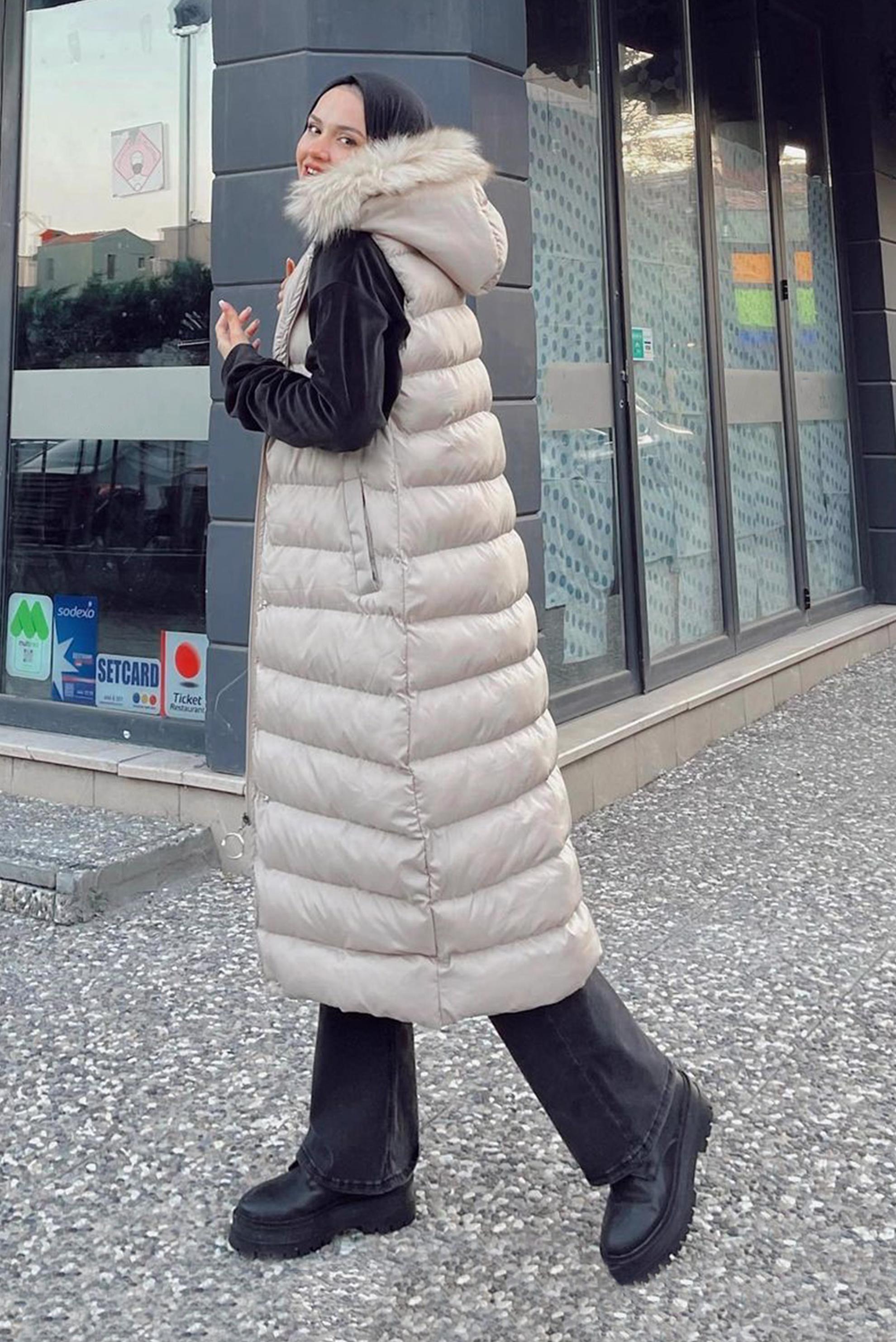 FURRY HOODED PUFFER VEST WITH POCKET ALVİNA