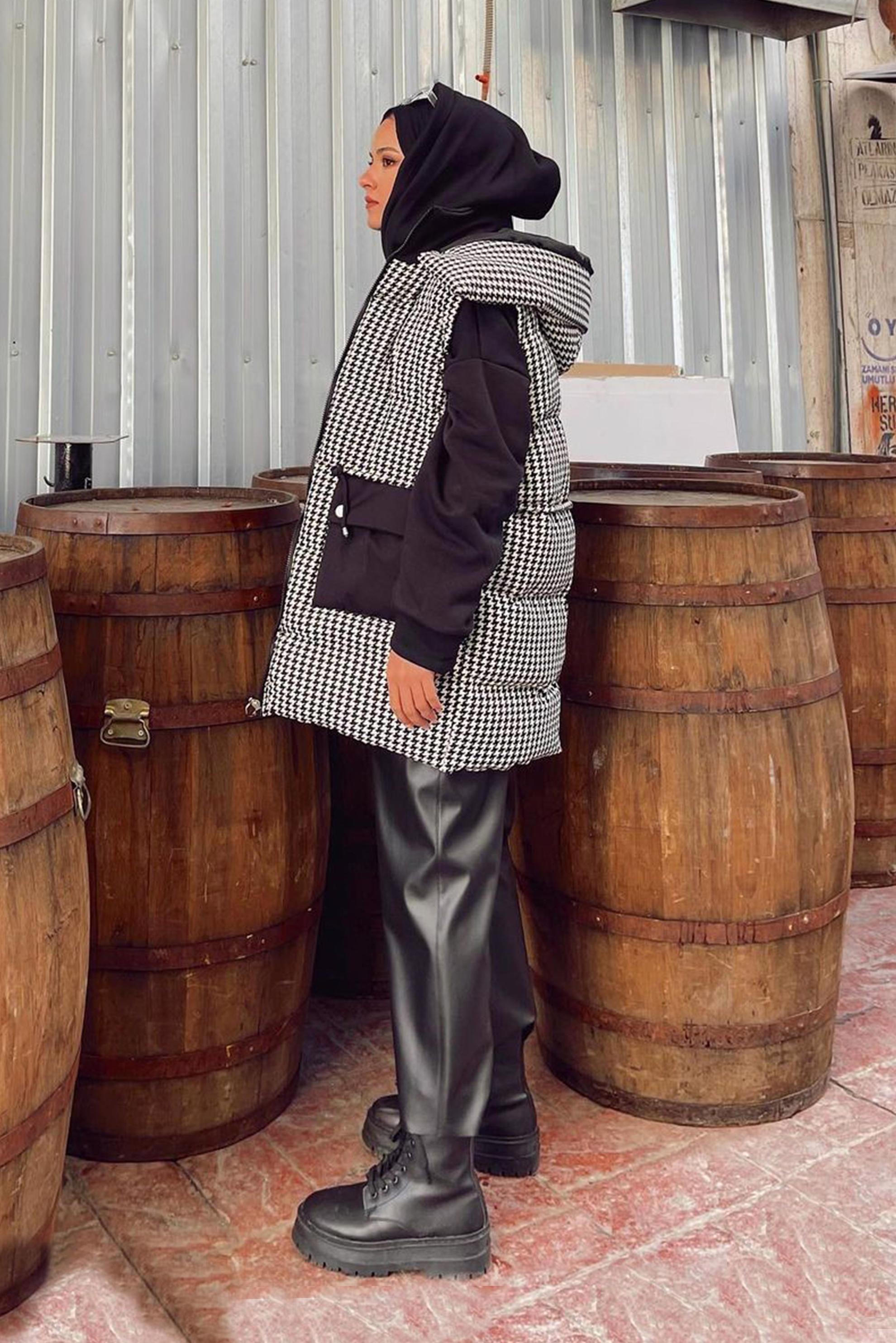 Tesettür giyim SİYAH KAZAYAĞI DESENLİ BELİ BÜZGÜLÜ YELEK 42481 