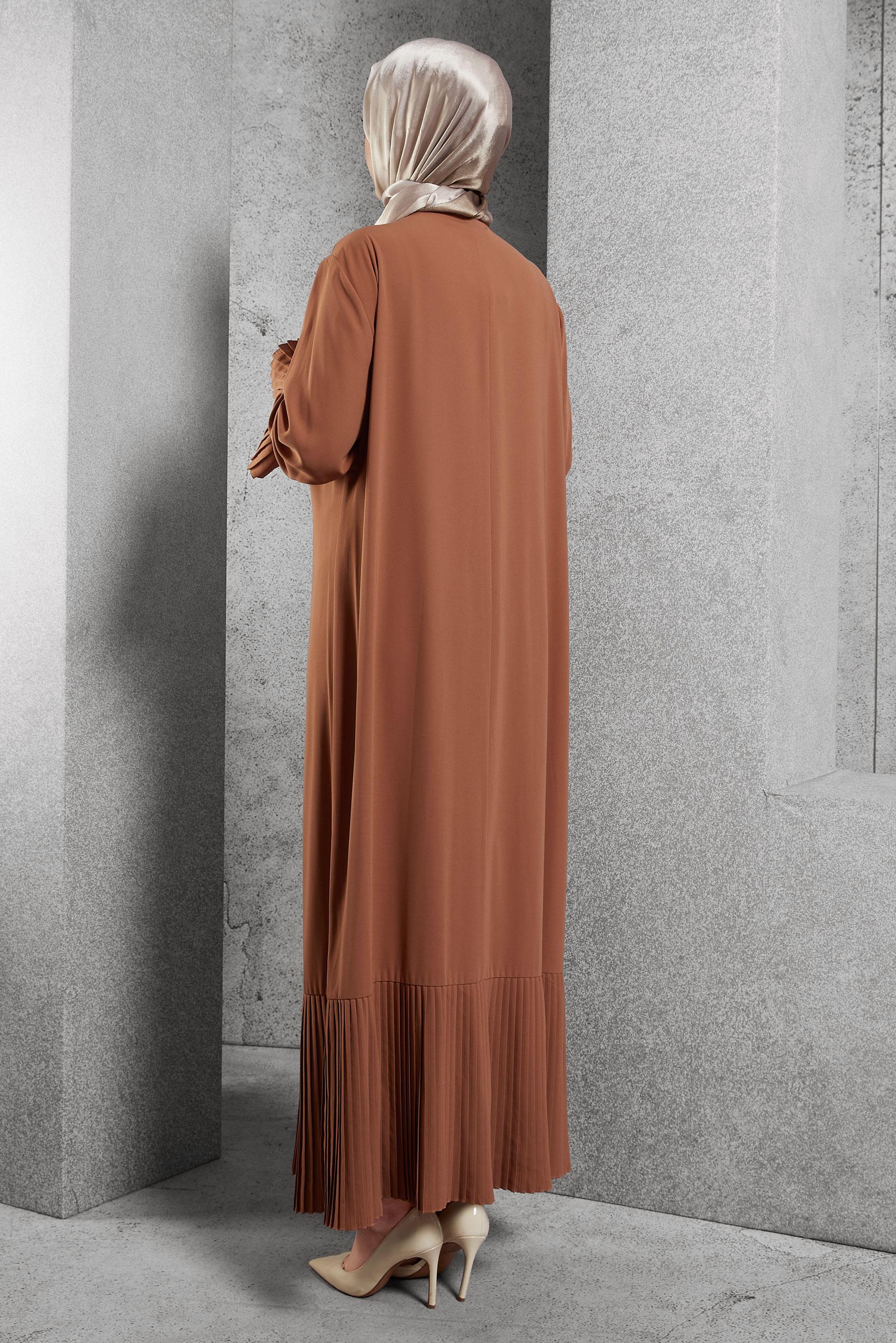 Tesettür giyim KAHVE PİLELİ GENİŞ KOL SIRA TAŞ BASKILI ELBİSE 20059