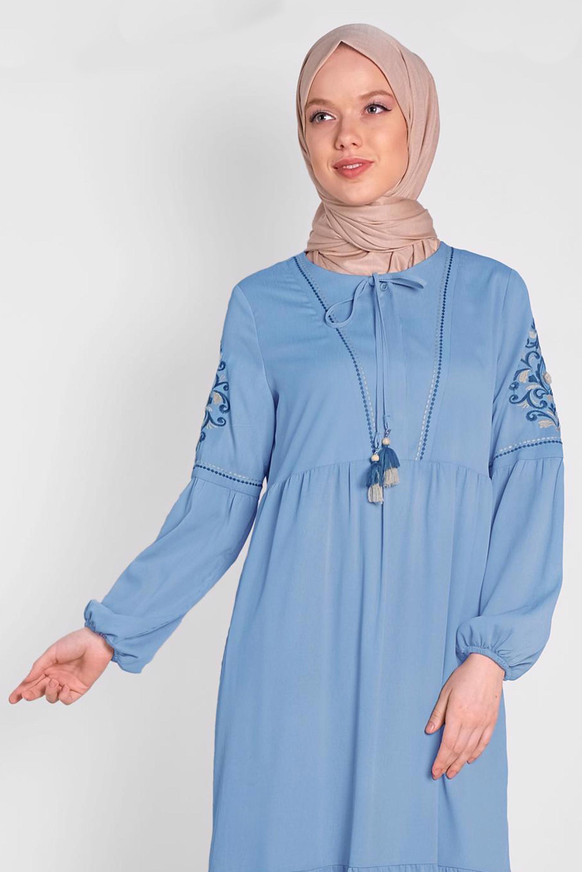 Tesettür giyim MAVİ KOLLARI NAKIŞLI ELBİSE 4439