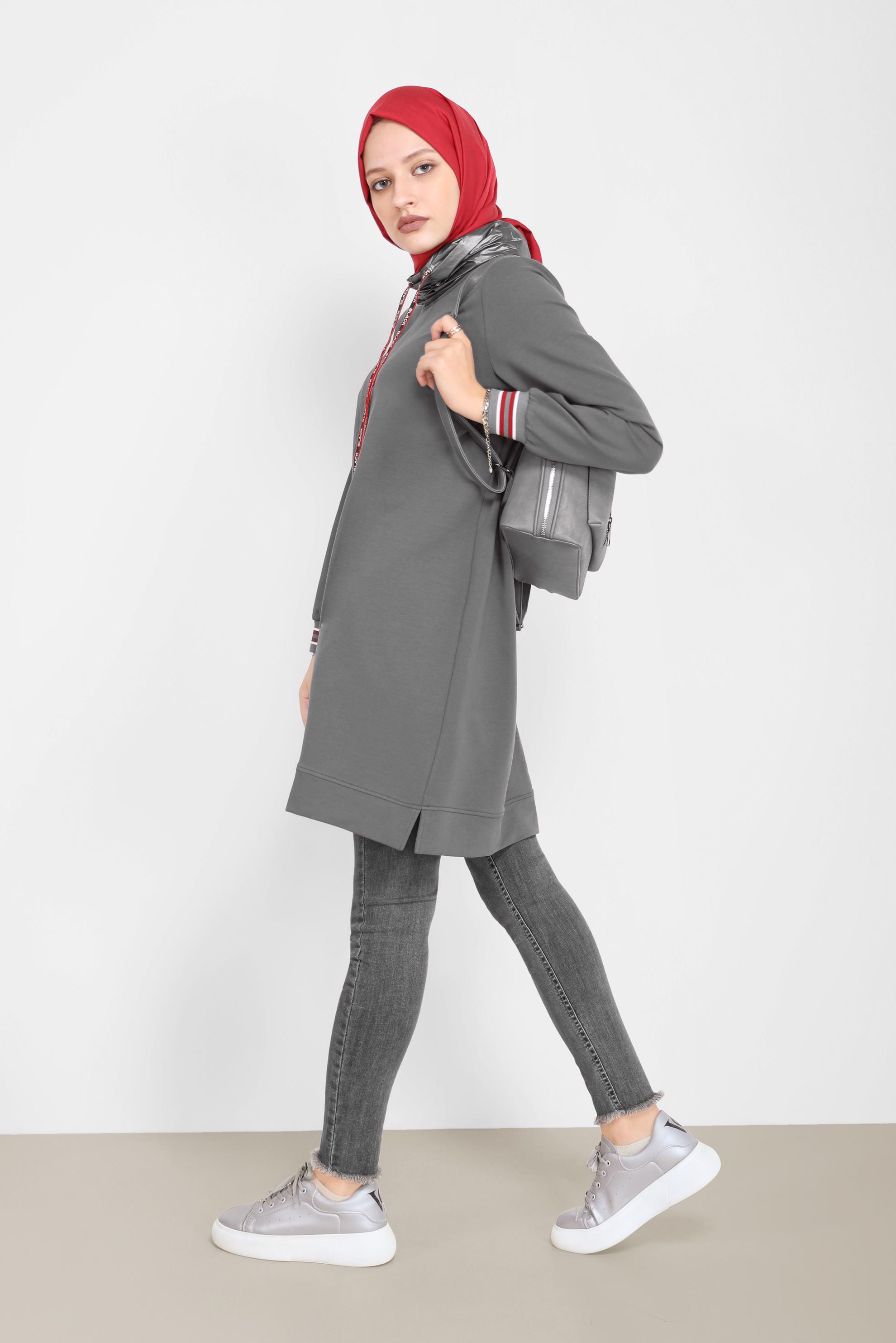 Tesettür giyim GRİ DERİ DETAYLI YAKASI BAĞCIKLI EŞOFMAN TUNİK 42176 