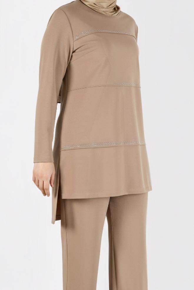 Tesettür giyim BEJ TAŞ DETAYLI PANTOLONLU TAKIM 20185 - ALVİNA
