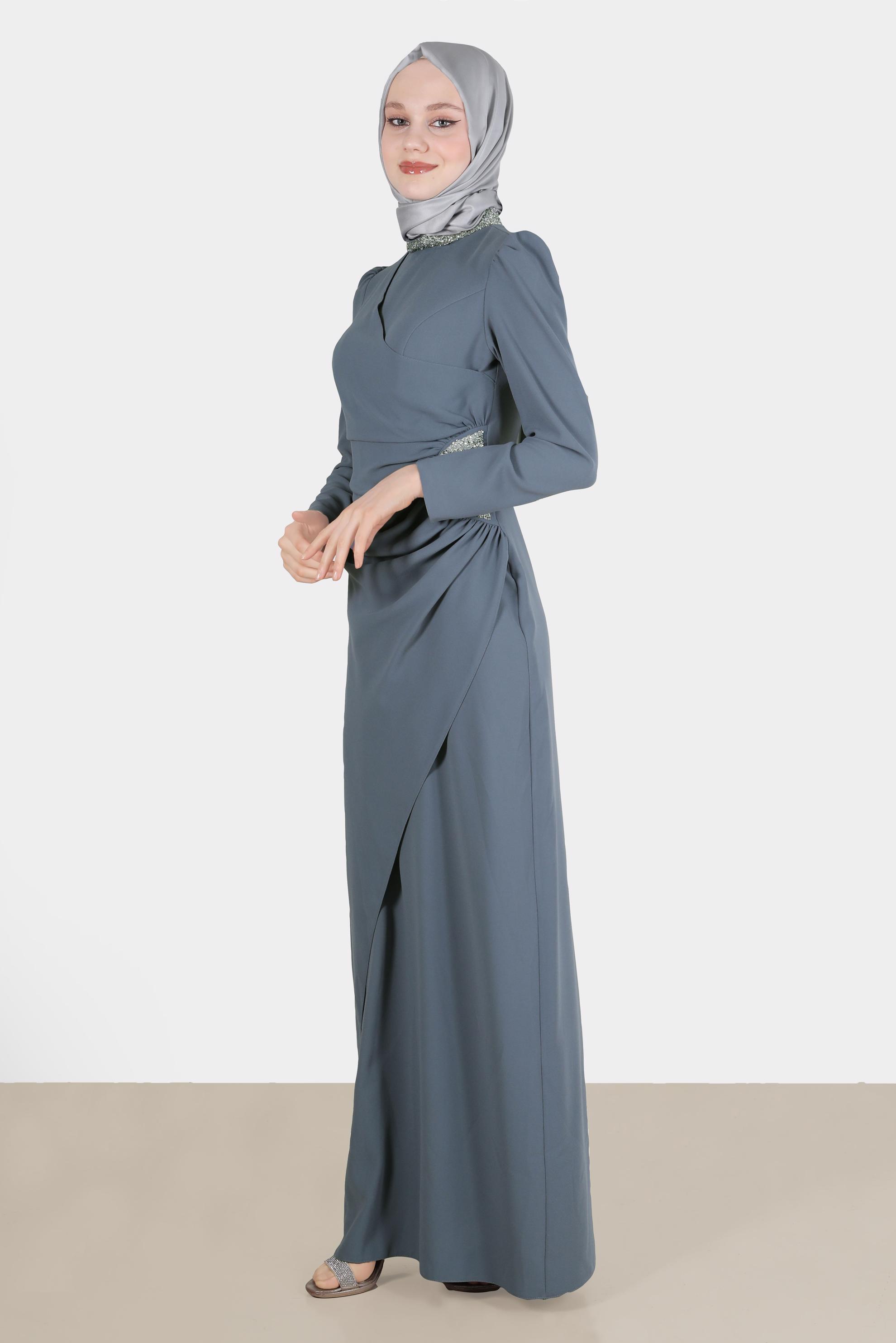 Tesettür giyim GRİ TAŞ DETAYLI BÜZGÜLÜ ABİYE ELBİSE 50214 