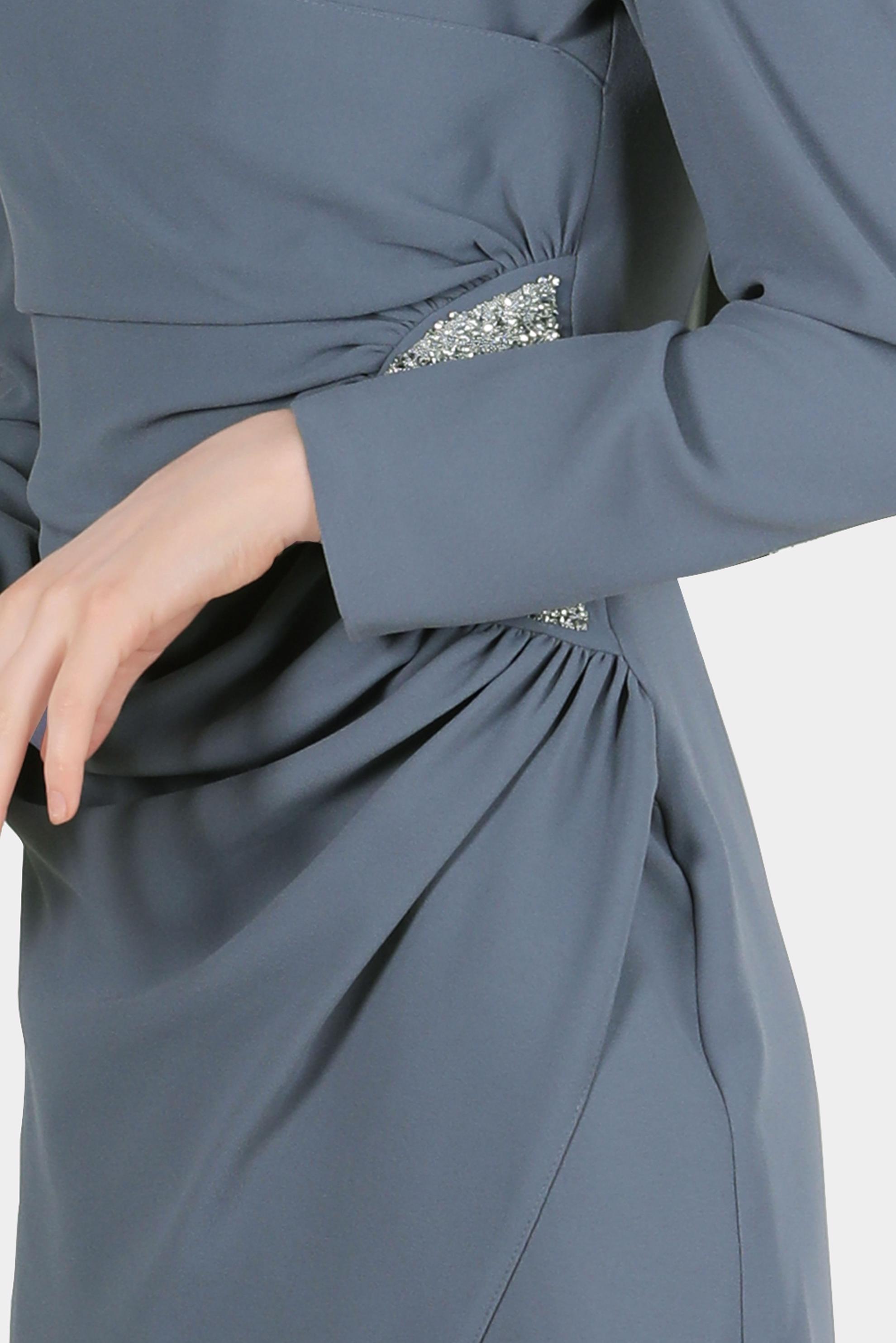 Tesettür giyim GRİ TAŞ DETAYLI BÜZGÜLÜ ABİYE ELBİSE 50214 