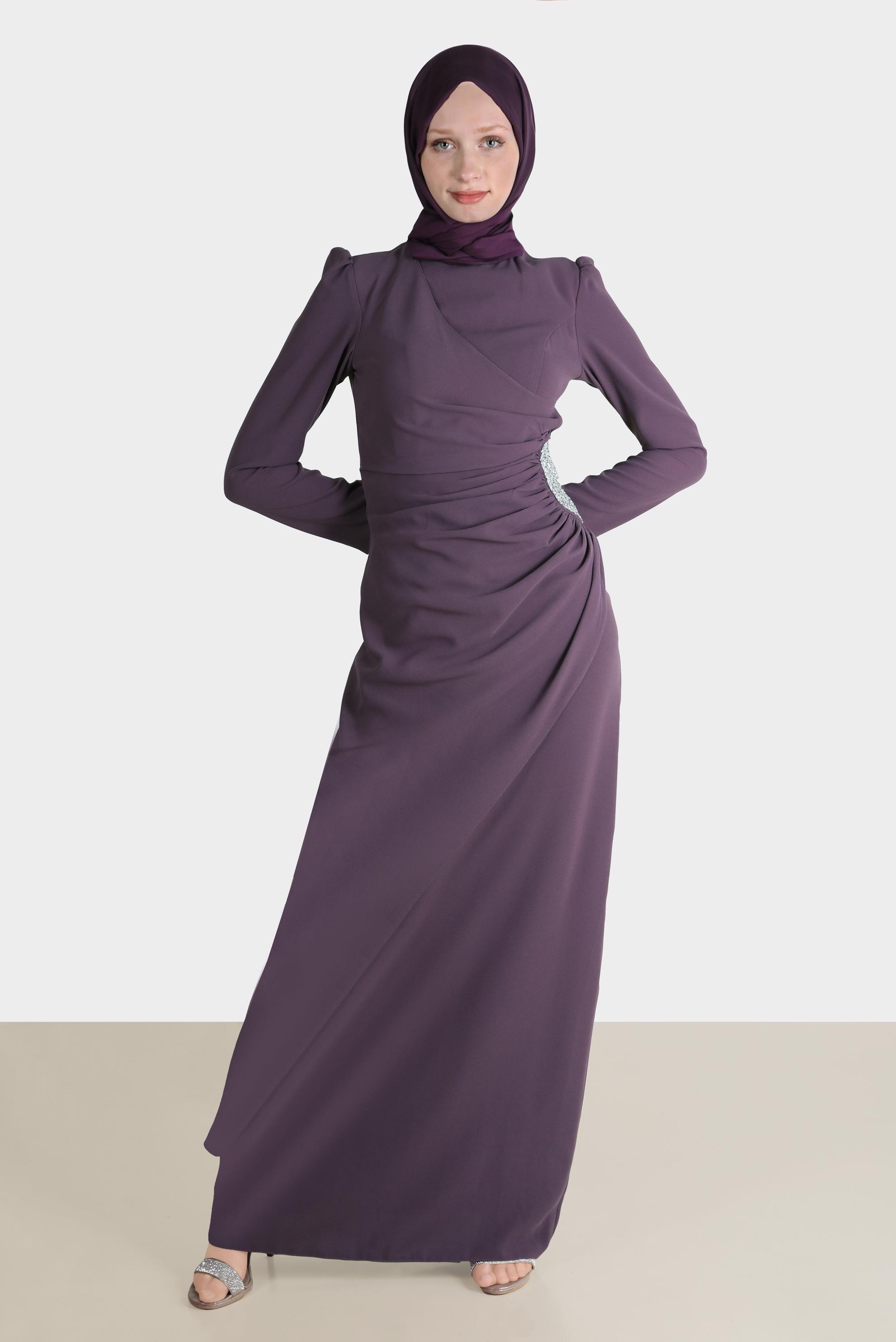 Tesettür giyim MOR TAŞ DETAYLI BÜZGÜLÜ ABİYE ELBİSE 50214 
