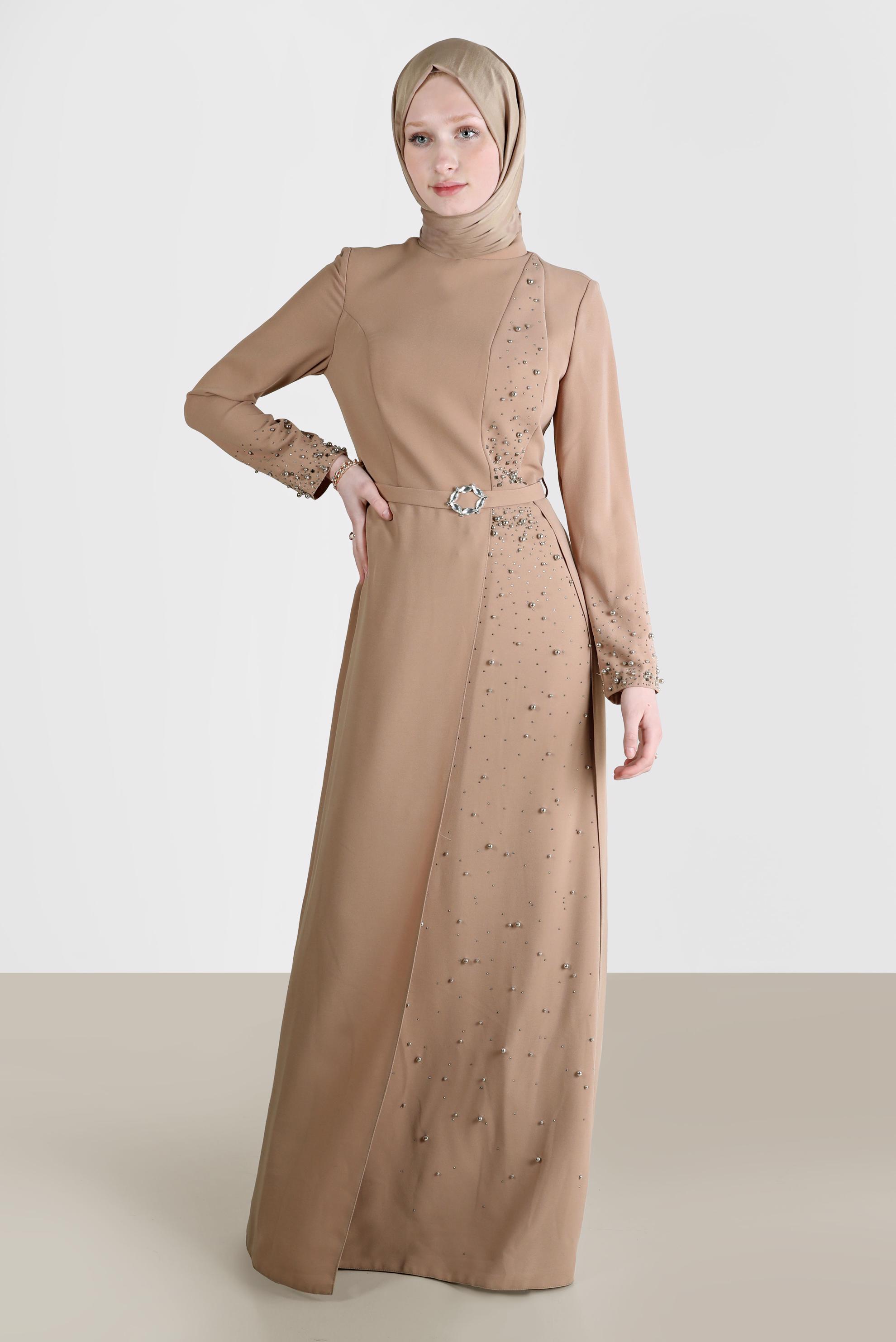 Tesettür giyim KAHVE TAŞ VE BONCUK DETAYLI KEMERLİ ELBİSE 50220 